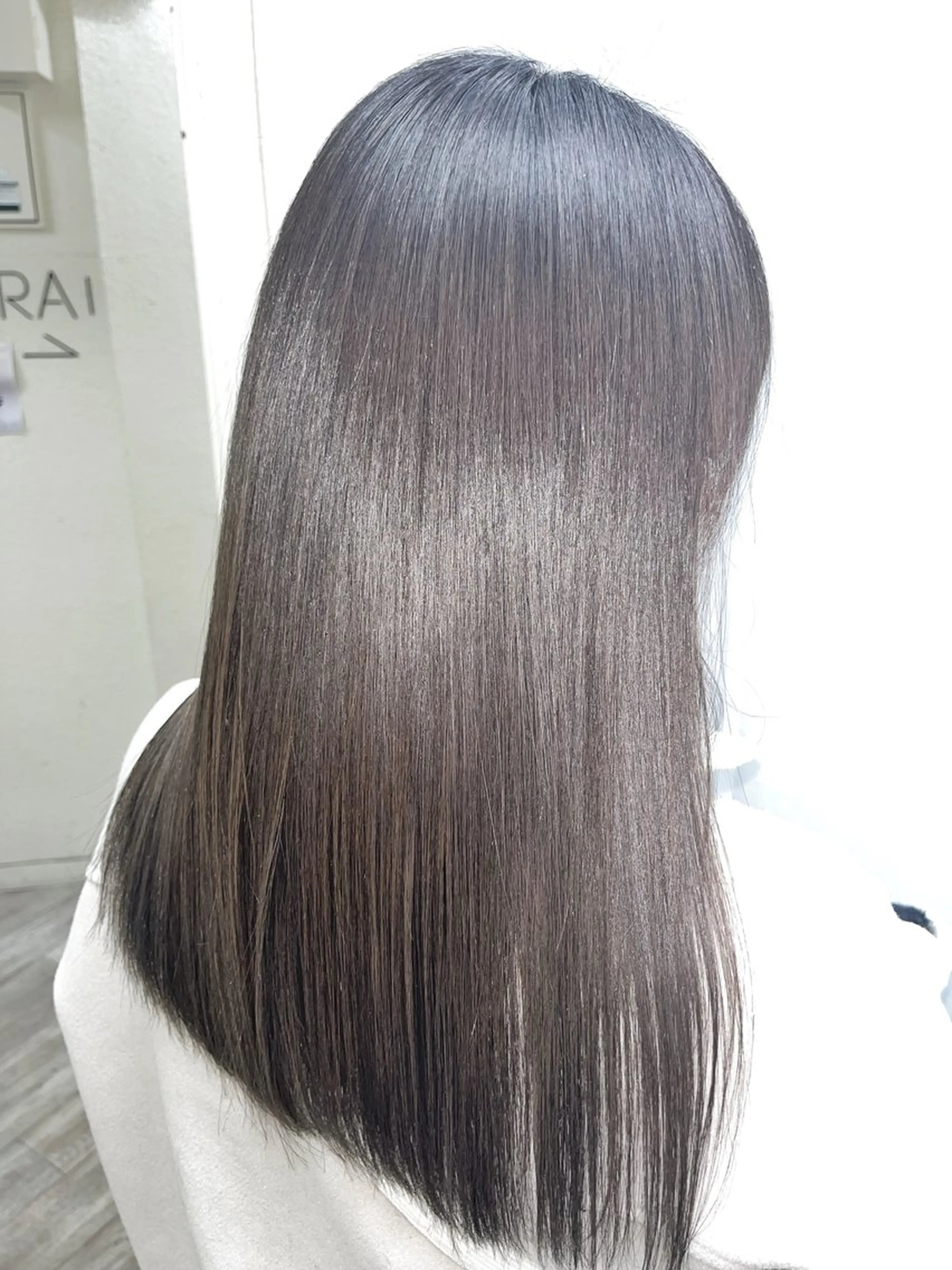 セミロング カット ヘアカラー トリートメント 艶髪矯正/髪質改善 カイトのヘアスタイル