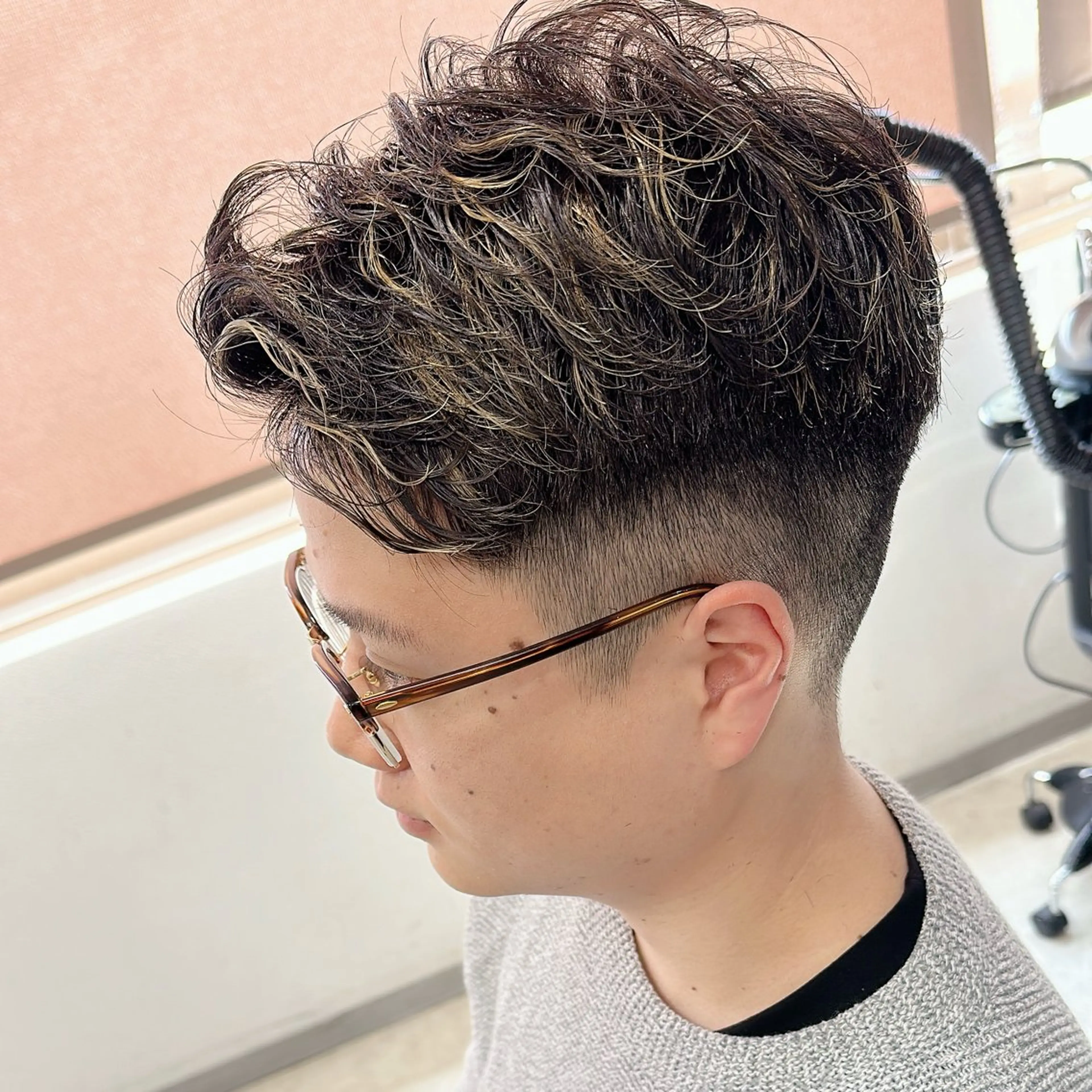 ショート パーマ メンズ カット ヘアカラー トリートメント 中島 剛のヘアスタイル