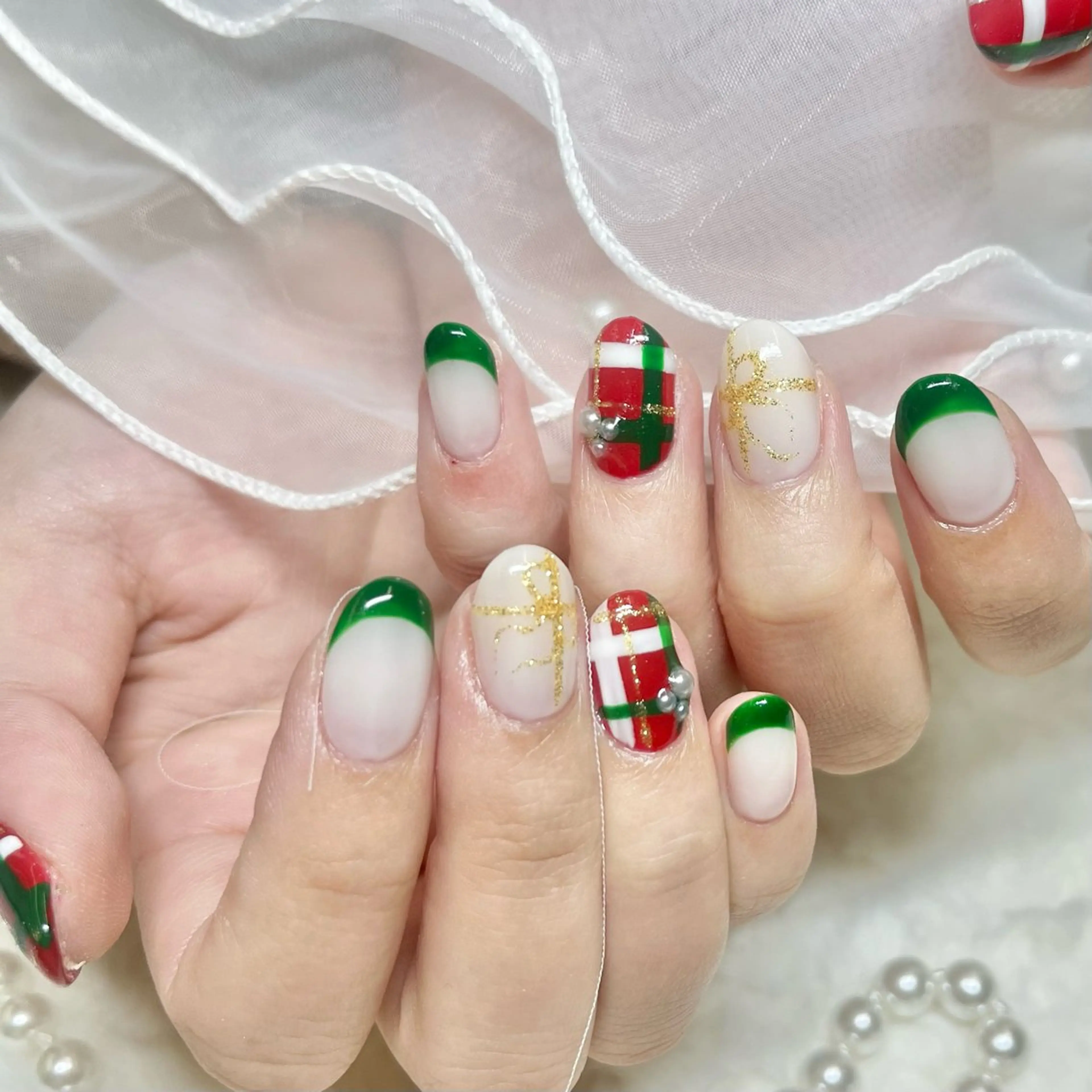 ネイル アートネイル グリーン 赤色 冬ネイル クリスマス Vogustys Nail 山田のネイルデザイン