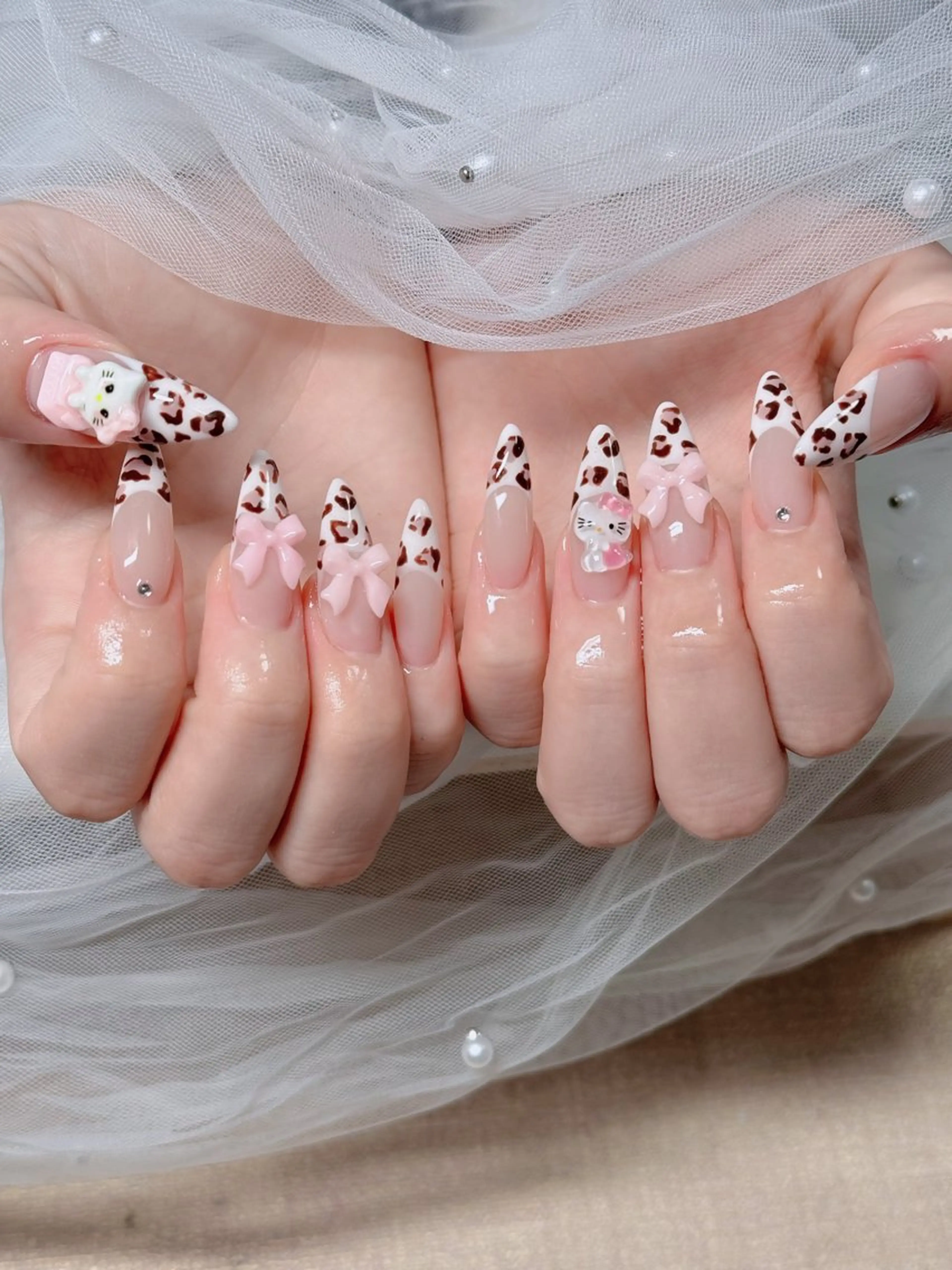 ネイル オーロラネイル フレンチネイル ジェルネイル ハロウィン キラキラネイル ハンドネイル H.baby Nail Salonのネイルデザイン