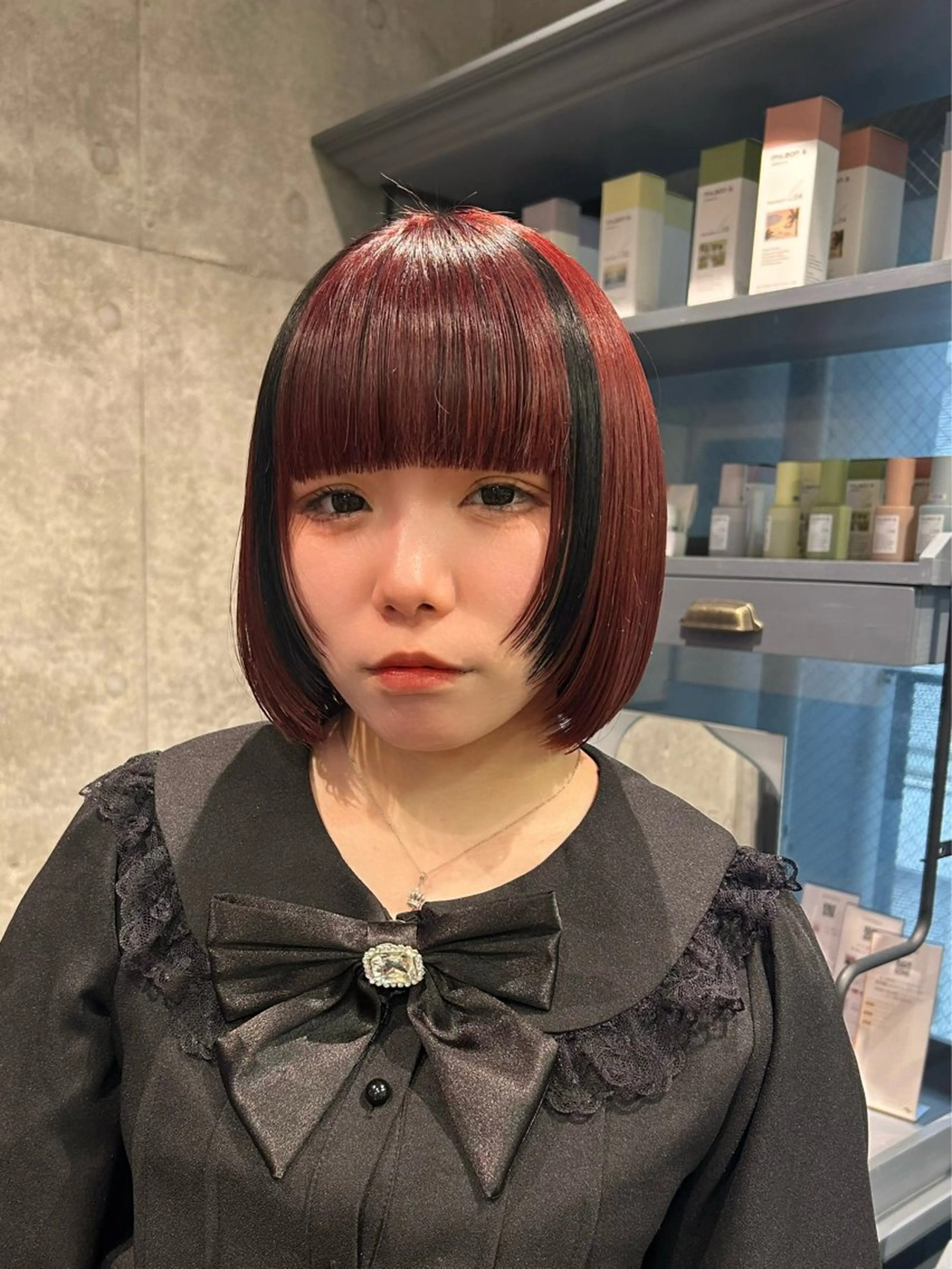 ショート カット ぱつっとボブ/Wカラ ー/ことこ🍒のヘアスタイル