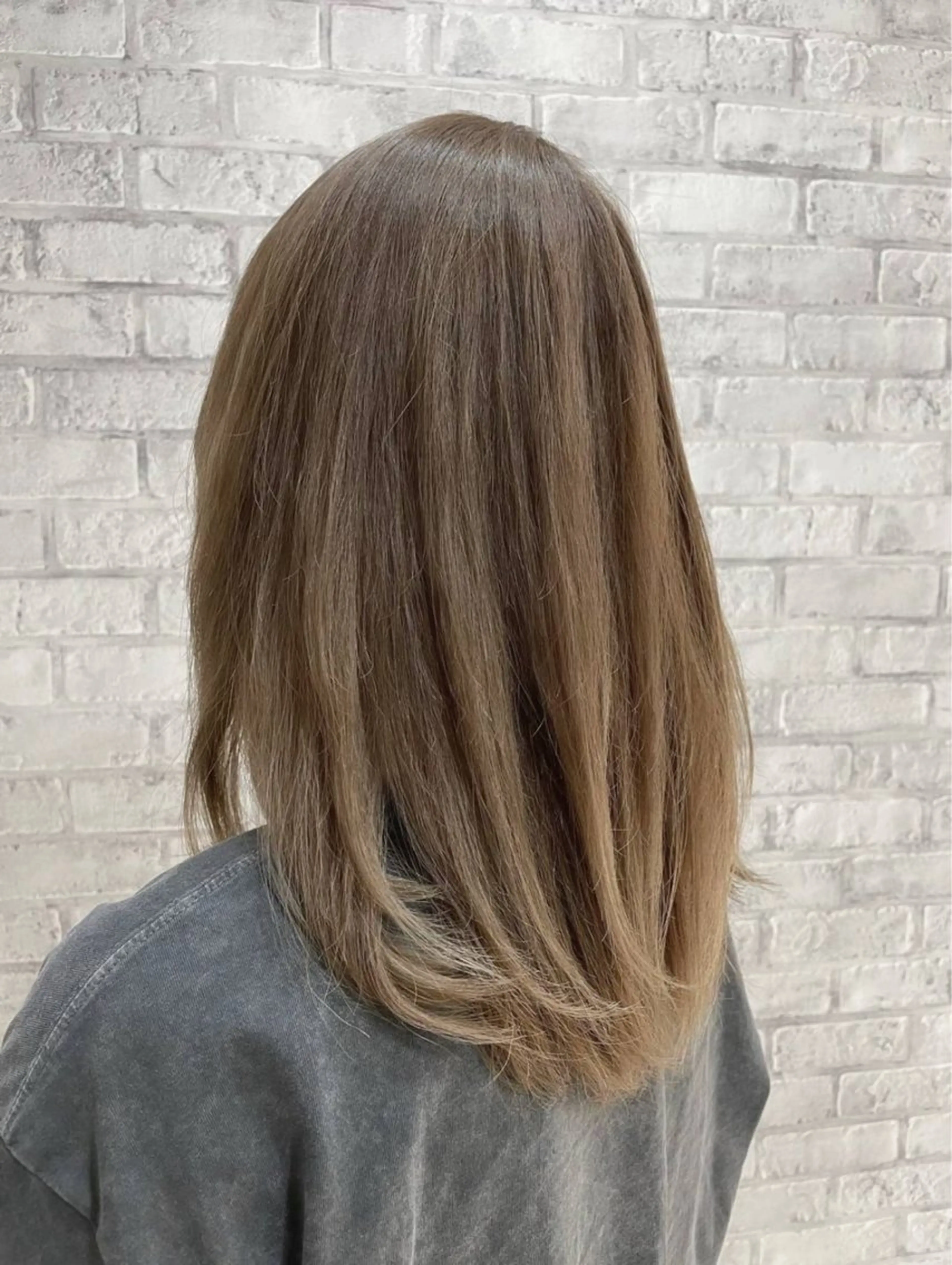 セミロング カラー ブリーチ 透明感カラー ダブルカラー ブリーチなしカラー 顔まわりレイヤー ヘアカラー トリートメント 大人レイヤー& 透明感カラー💄のヘアスタイル
