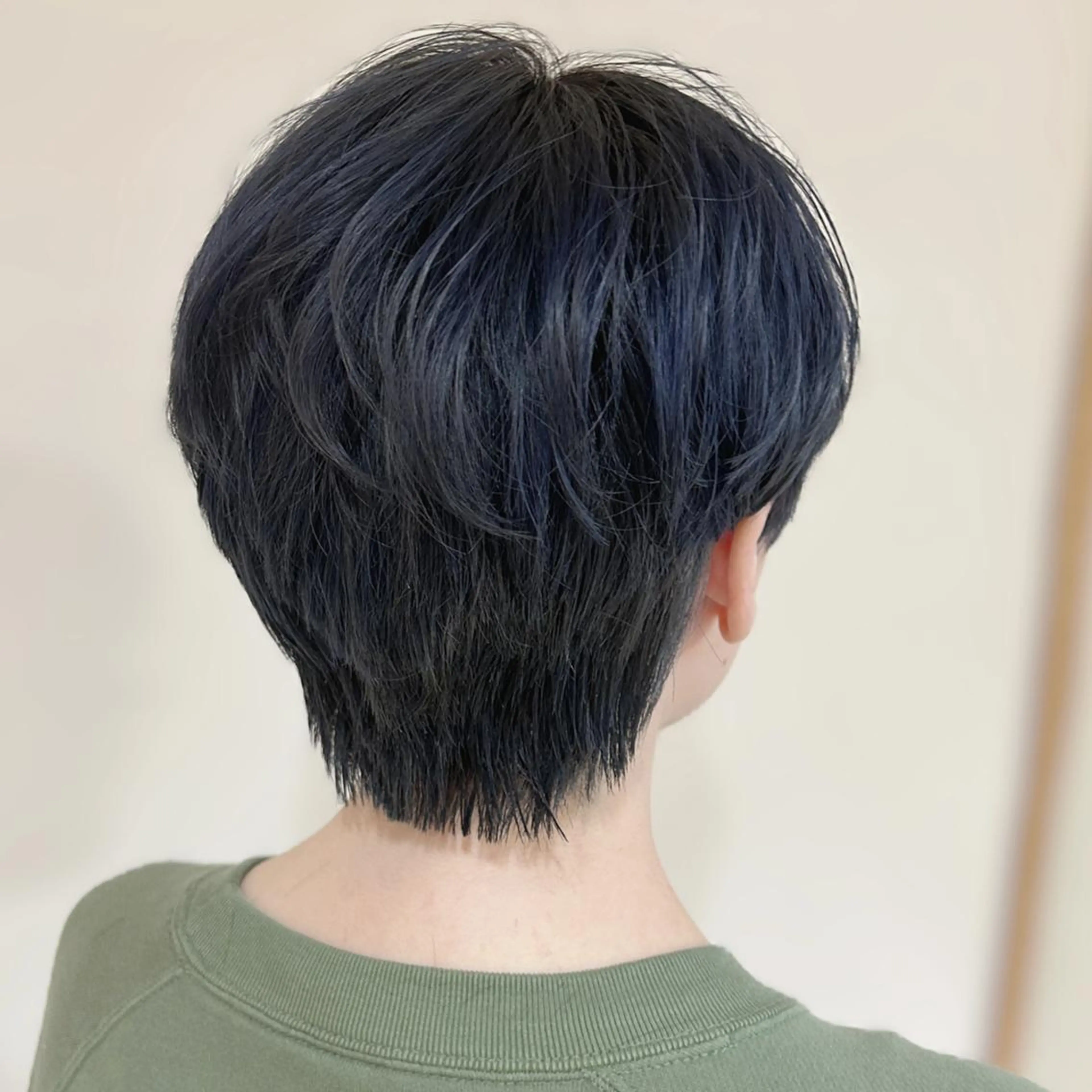 ショート カラー ショートボブ アッシュ ブリーチ ブルーカラー ブルーアッシュ カット ヘアカラー Halo/長居美容室 ショート/ROKIのヘアスタイル