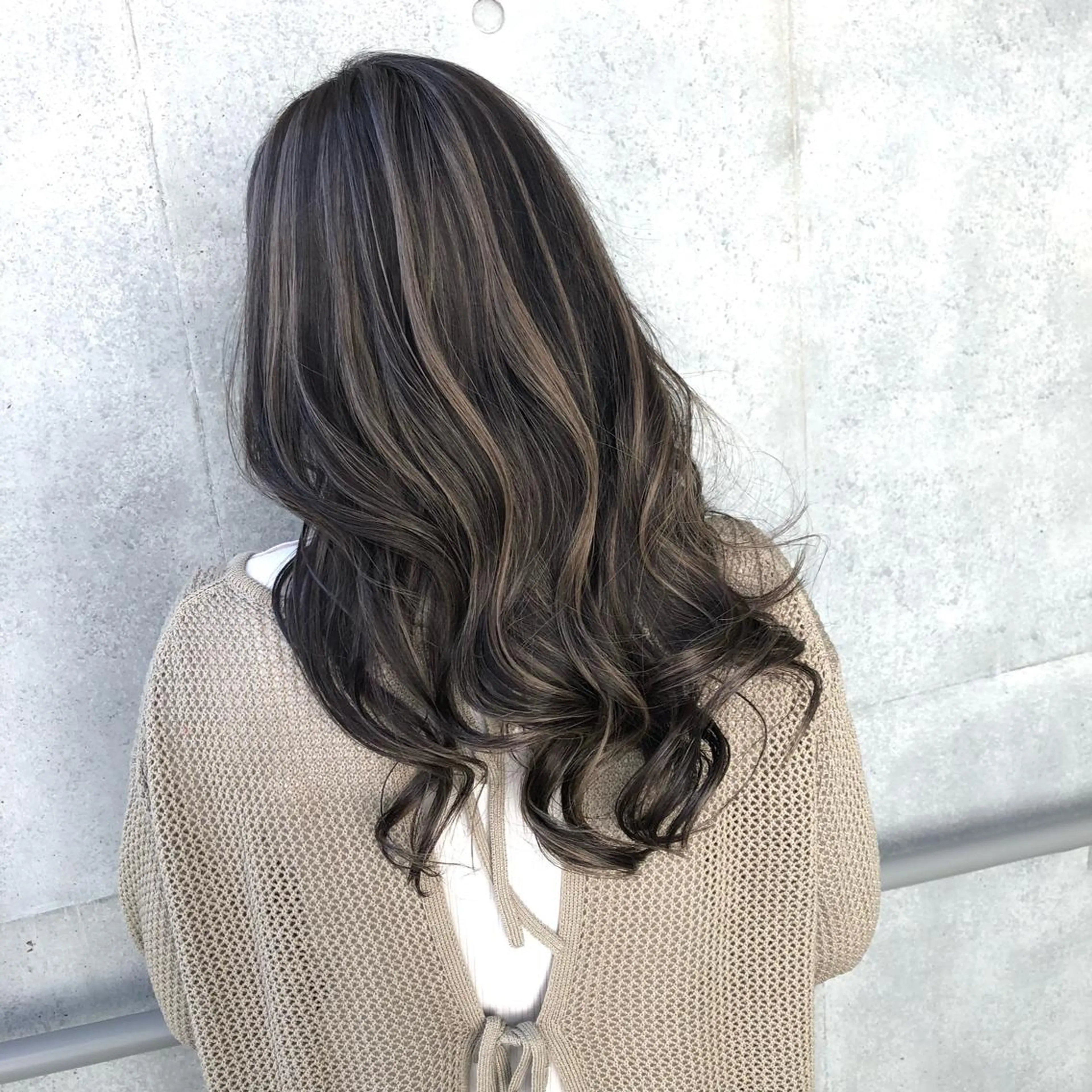 セミロング ブリーチ無しカラー 👑店長　平松　由のヘアスタイル