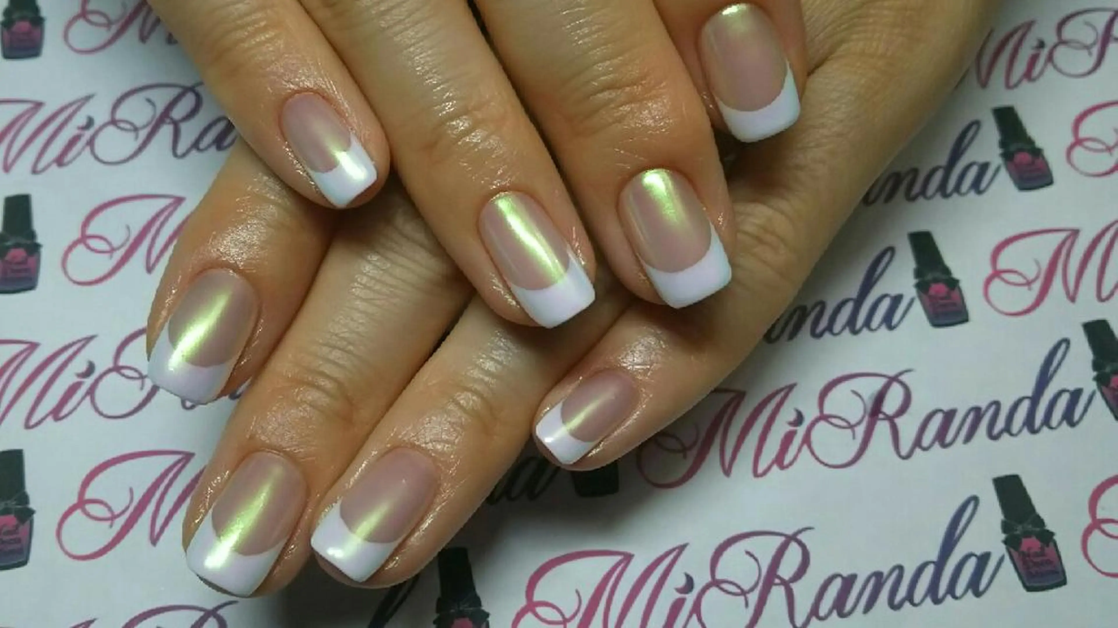 ネイル オーロラネイル MiRanda Nail所属・MiRanda 保坂 舞のネイルデザイン