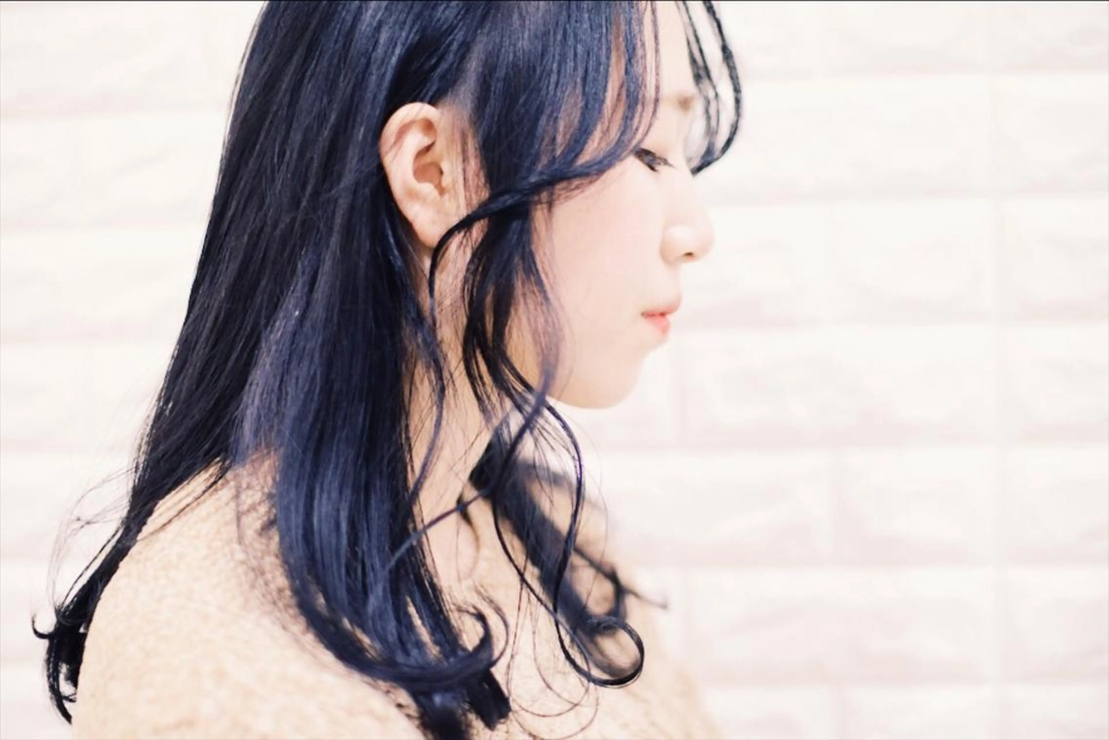 ミディアム カラー 黒髪 ブルーカラー ブルーブラック ハイトーンカラー RYUのヘアスタイル