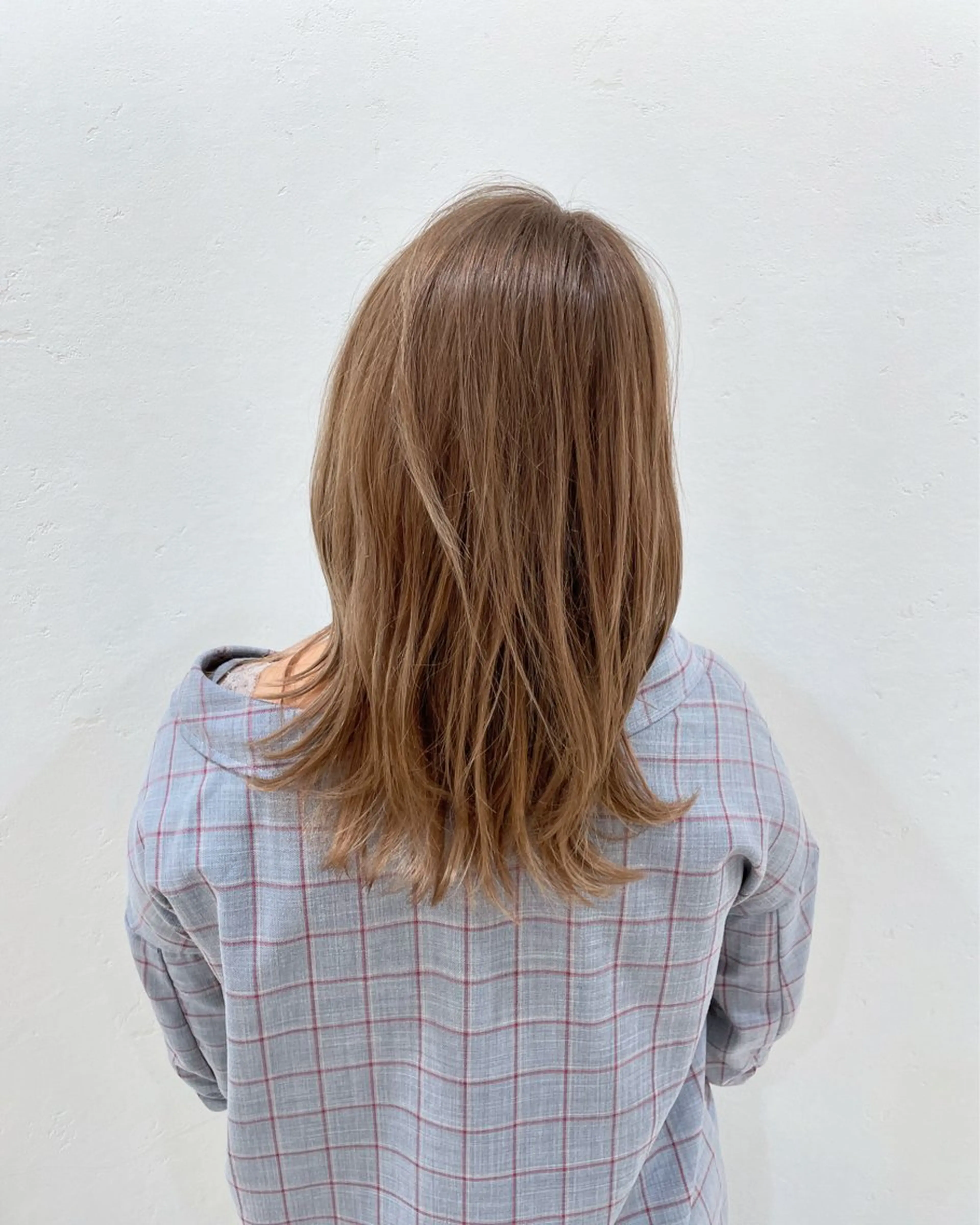 ミディアム カラー ベージュカラー ダブルカラー カット ヘアカラー トリートメント 透け感カラー🫧 加納トモヒロのヘアスタイル