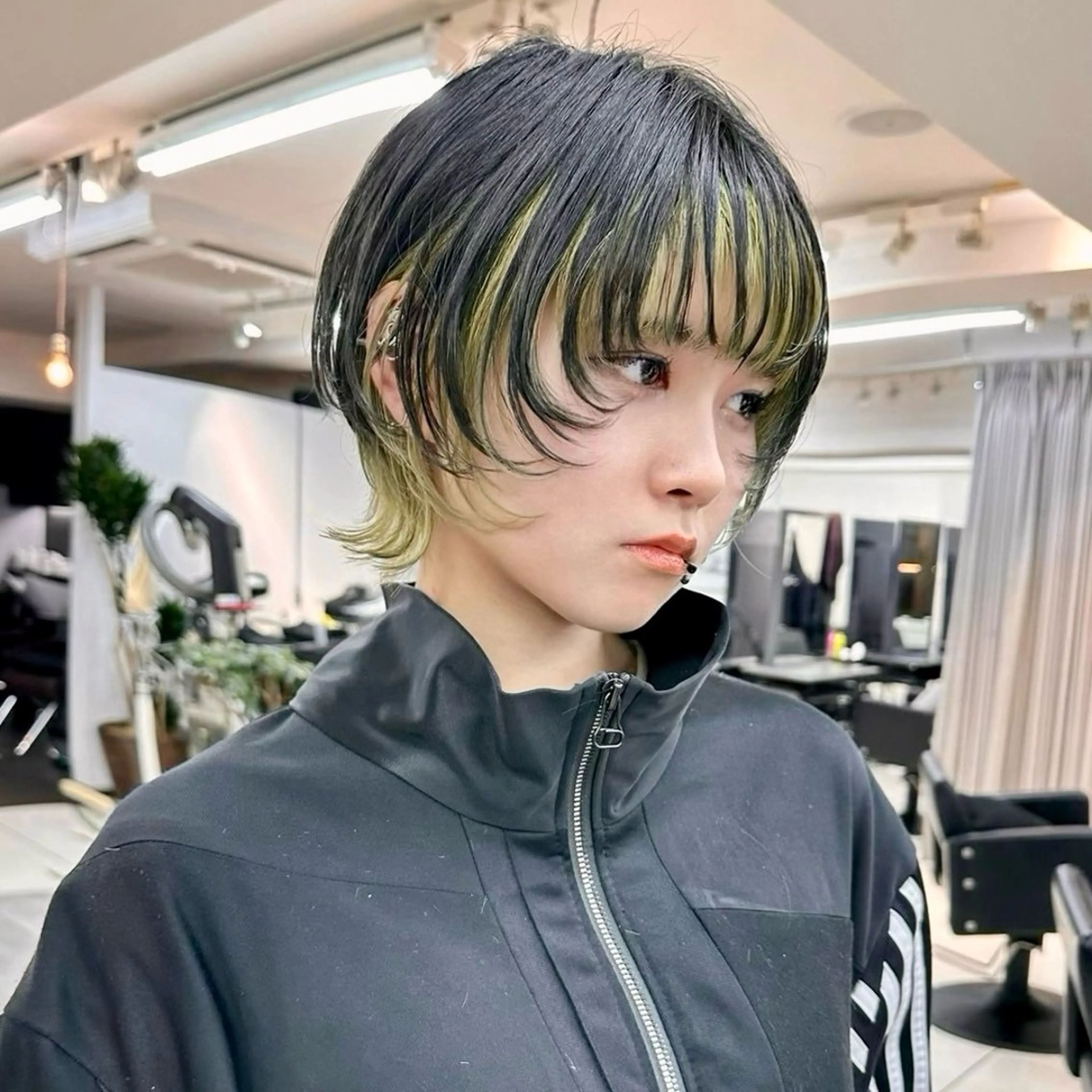 ミディアム カラー カット ヘアカラー ハイトーンカラー/ さらさのヘアスタイル