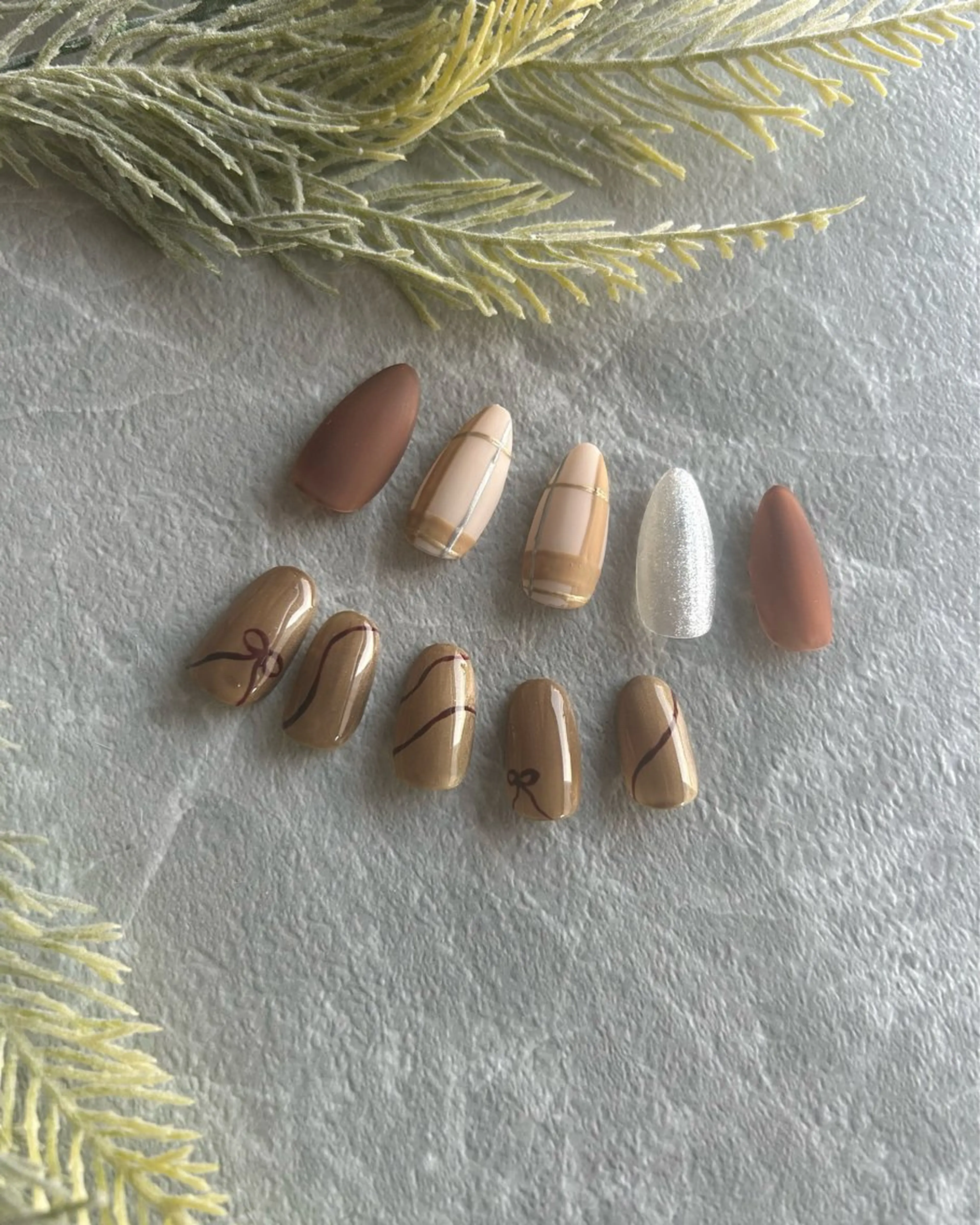 ネイル フットネイル マグネットネイル シンプルネイル 冬ネイル ハンドネイル Lilvera所属・中村 春菜のネイルデザイン