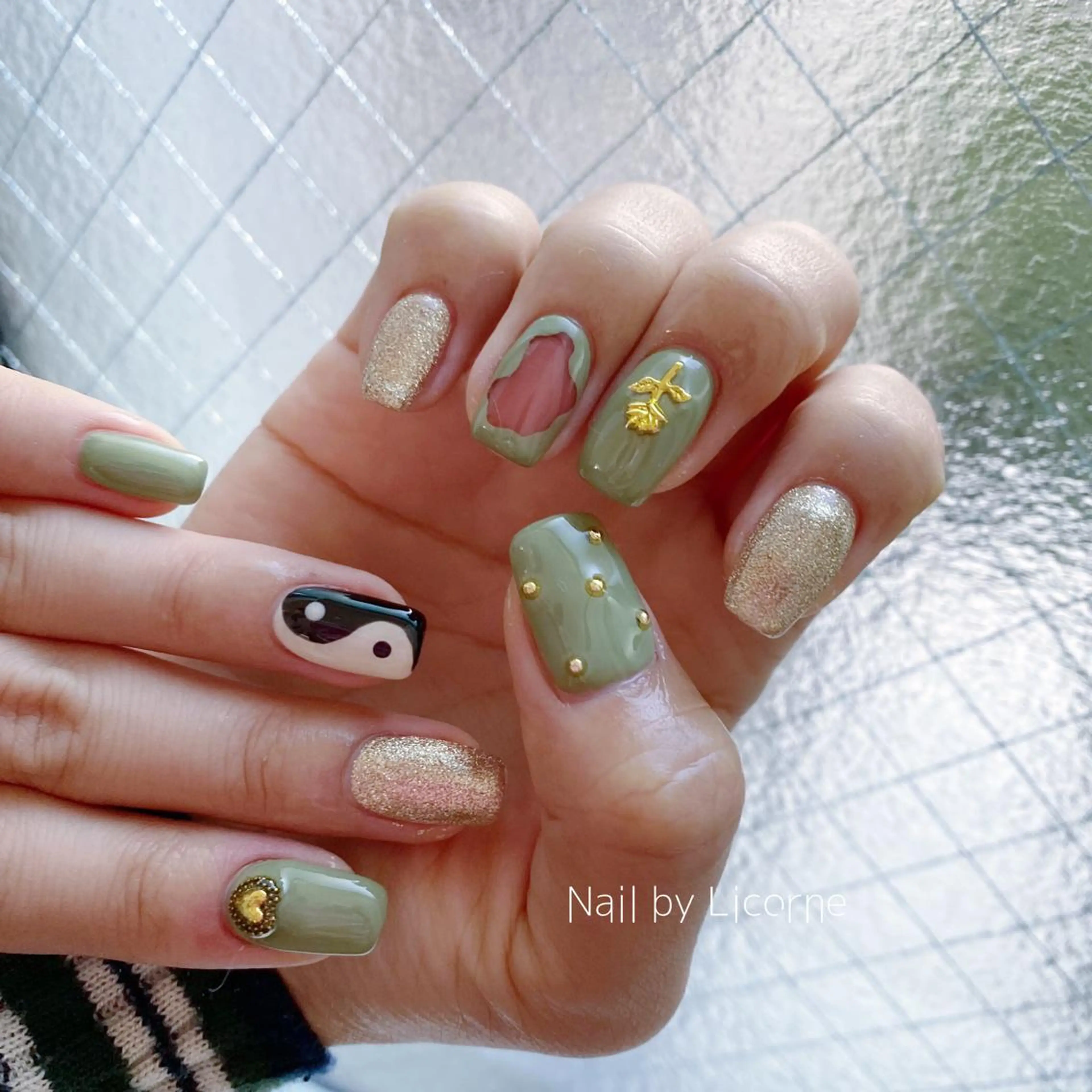ネイル アートネイル オーロラネイル フレンチネイル 氷ネイル・うるうるネイル マグネットネイル ハンドネイル Nail by Licorneのネイルデザイン