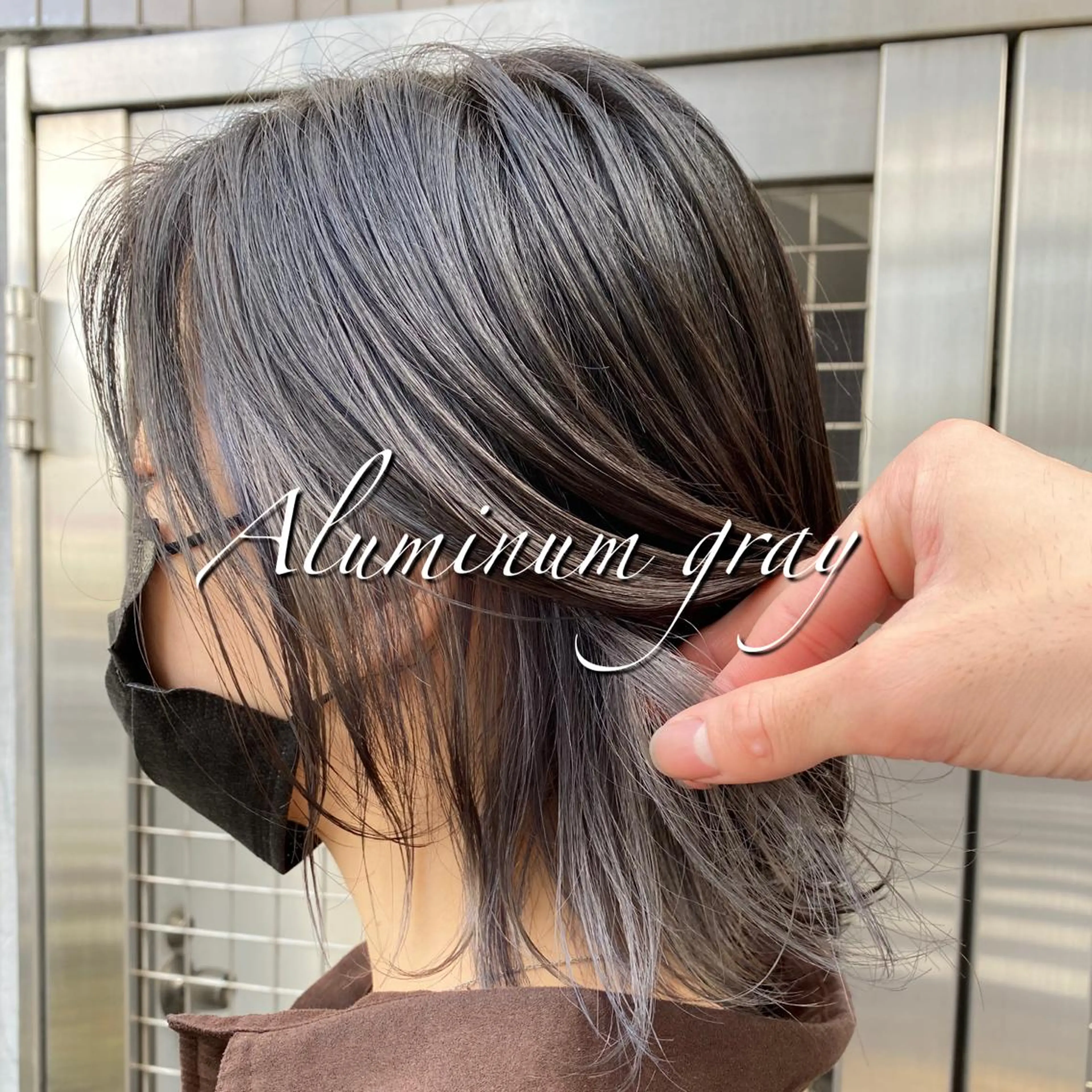 ミディアム カラー ブリーチ インナーカラー レイヤーカット/ 前髪顔周りカットのヘアスタイル
