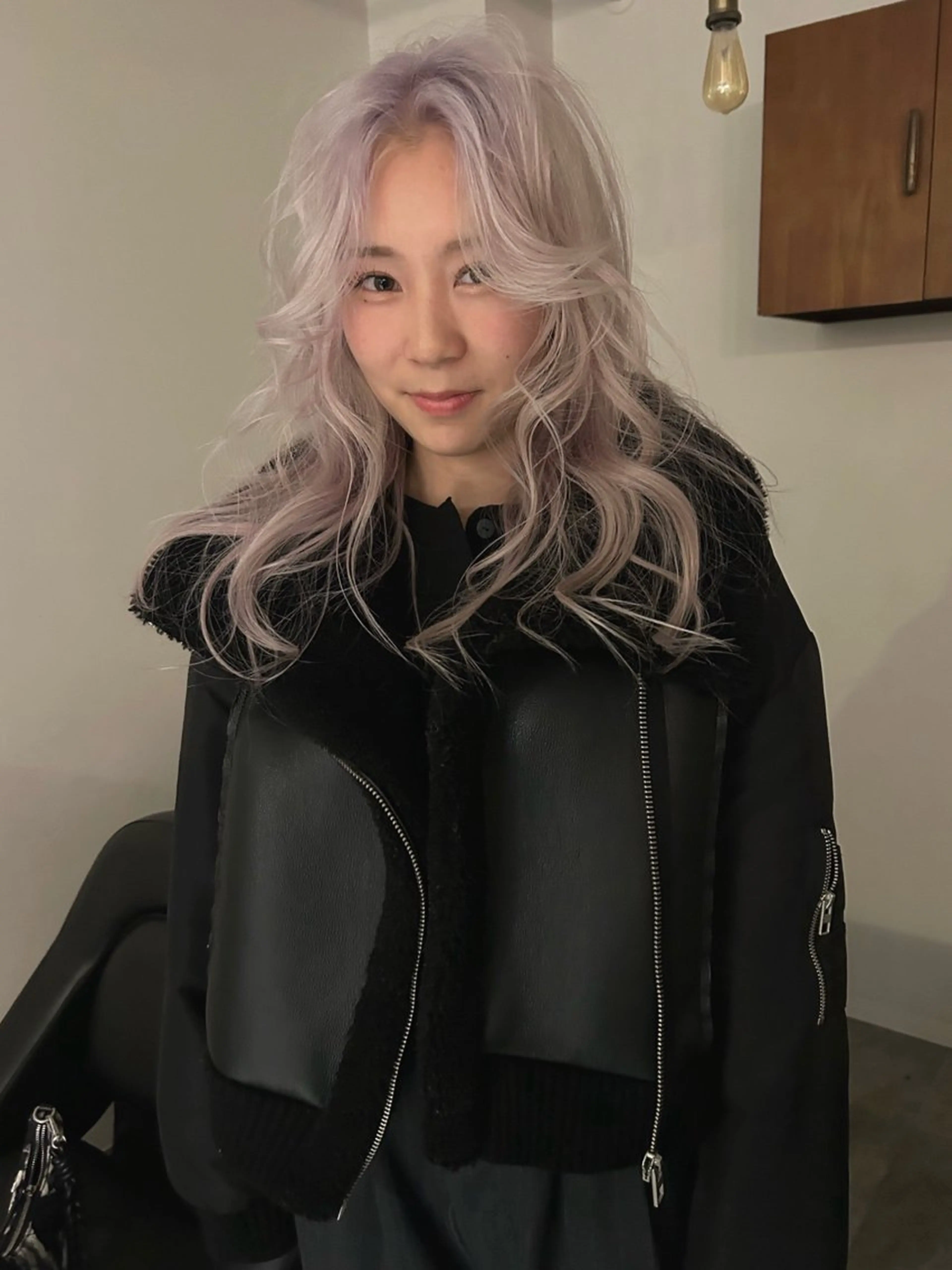 ロング カラー 抜きっぱなしブロンド ブロンド ハイトーンカラー ホワイトブロンド カット ヘアカラー トリートメント Loom.所属・村上雅人 ナチュラルモードのヘアスタイル