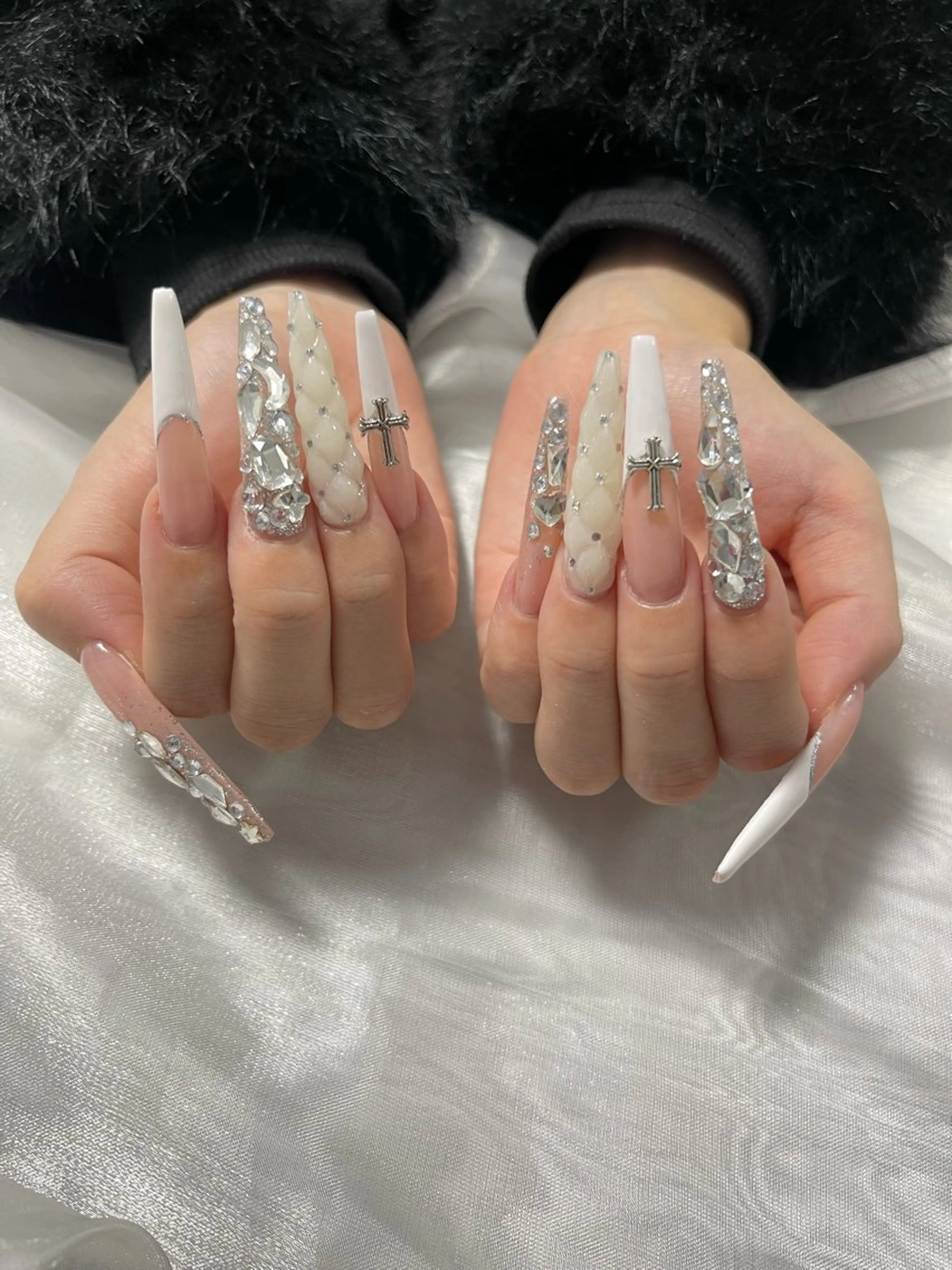 ネイル オーロラネイル クリアネイル フラッシュネイル ジェルネイル グラデーション ハンドネイル Amee Nailsalonのネイルデザイン