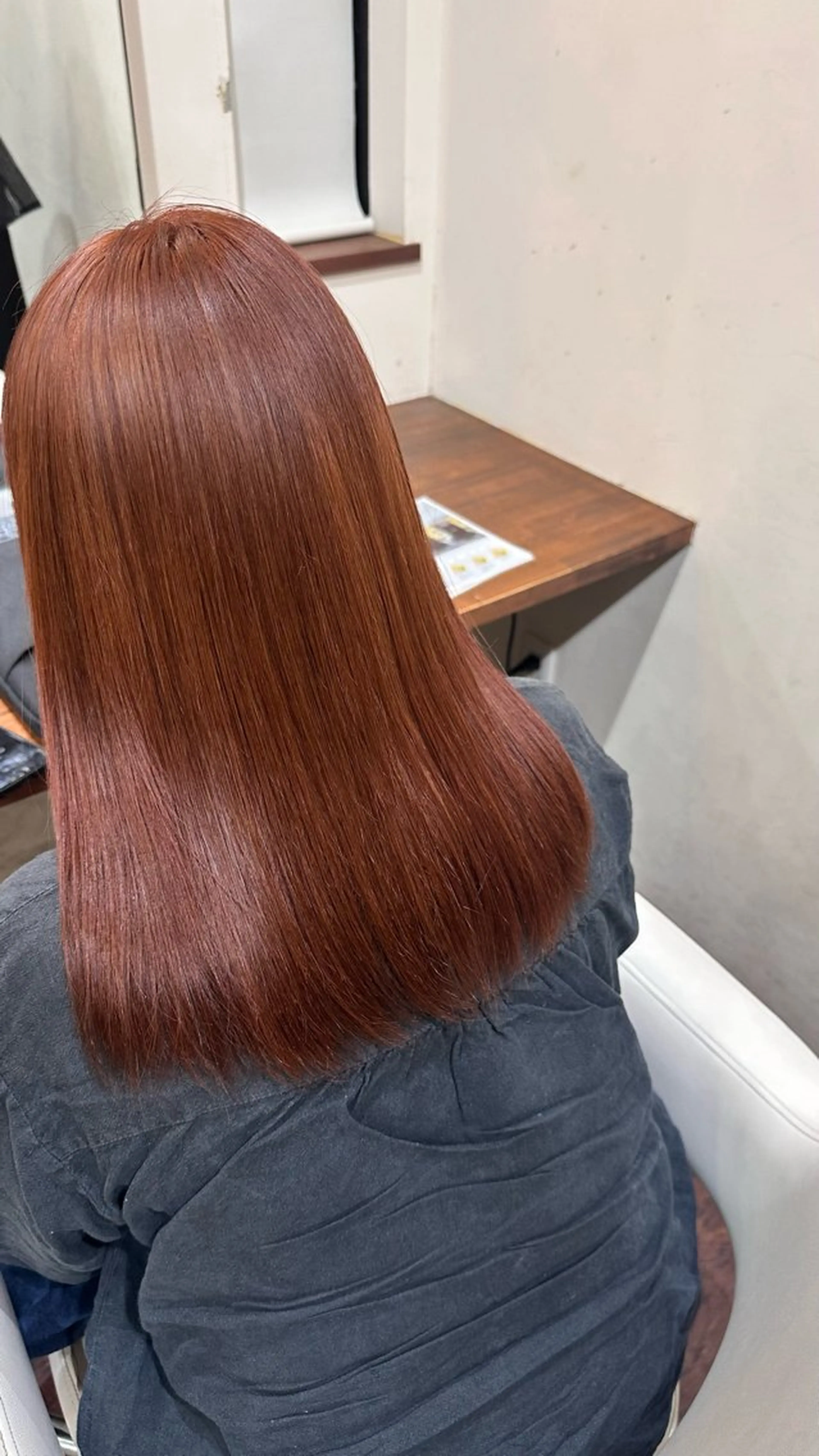 ミディアム カラー ヘアカラー トリートメント 梨菜/ハイトーン /ブリーチカラーのヘアスタイル