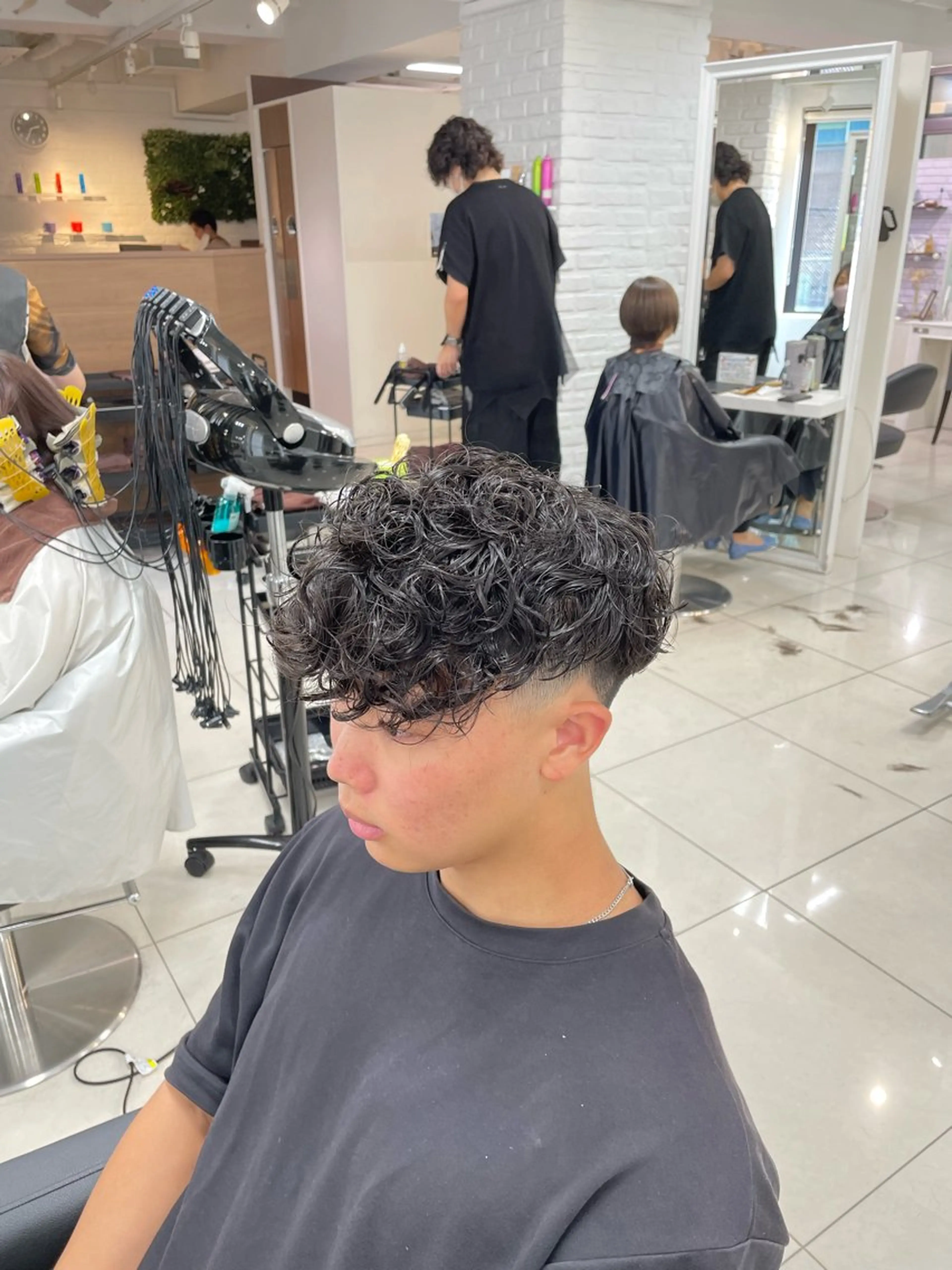 ショート パーマ メンズ スペインカール 外国人風カラー カット パーマ トリートメント フェザーパーマ職人 🪶ryosukeのヘアスタイル