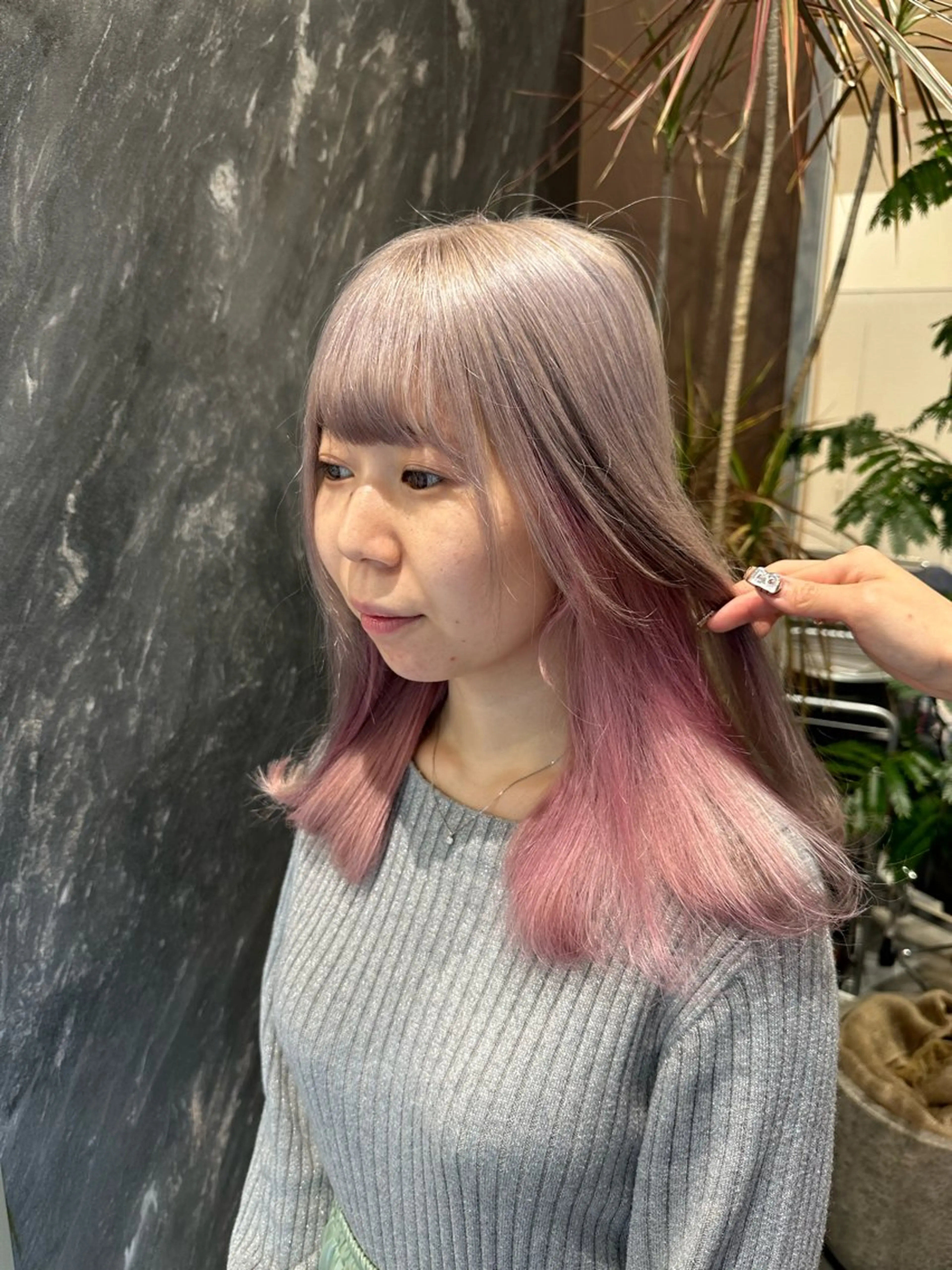 セミロング カラー ブリーチ ケアブリーチ ダブルカラー グレージュ ハイトーンカラー ヘアカラー トリートメント salowin原宿iori所属・💋ハイトーンデザイ ンヘア💋A'nyuのヘアスタイル