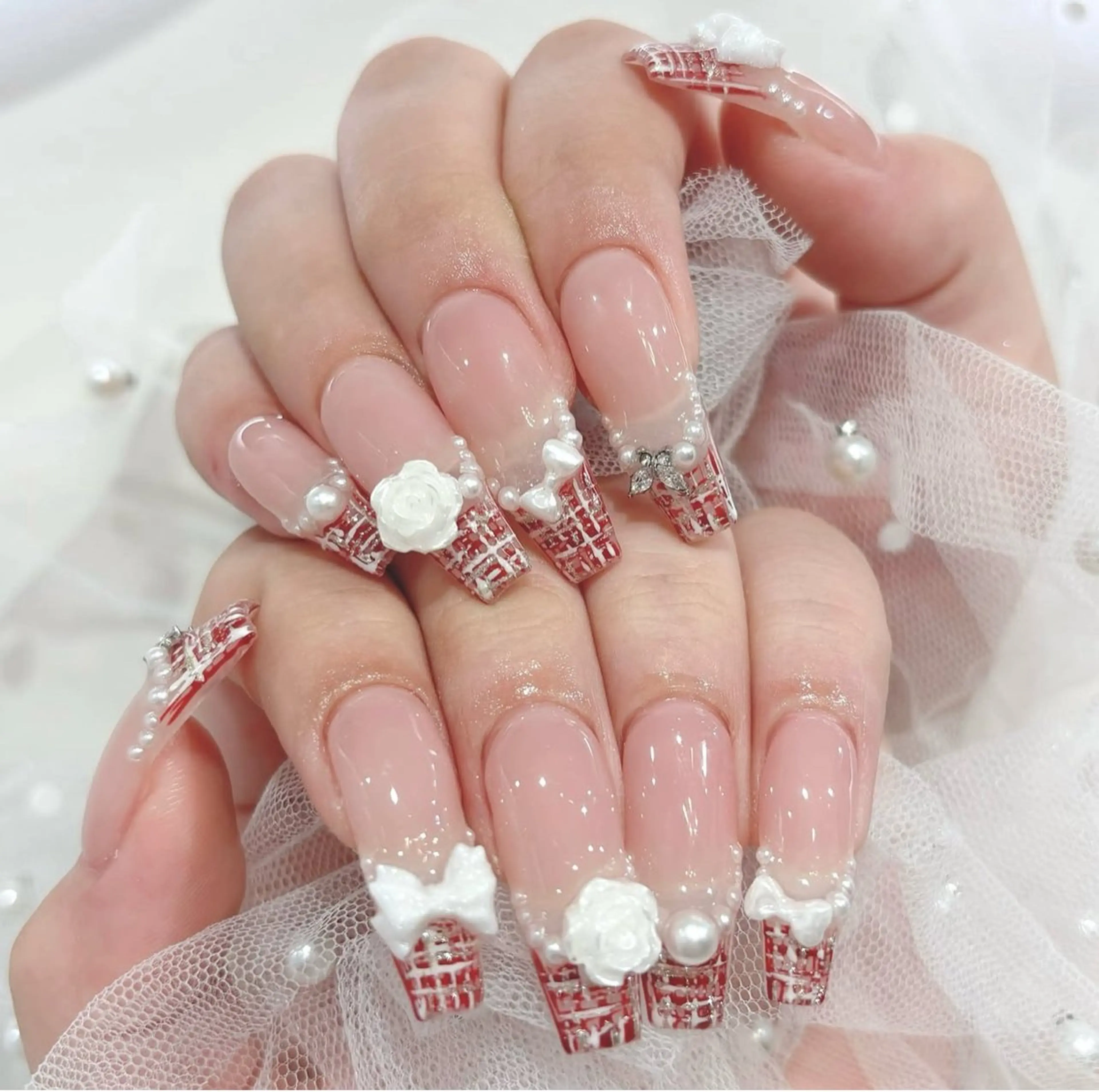 ネイル オーロラネイル クリアネイル フラッシュネイル ジェルネイル グラデーション ハンドネイル Amee Nailsalonのネイルデザイン