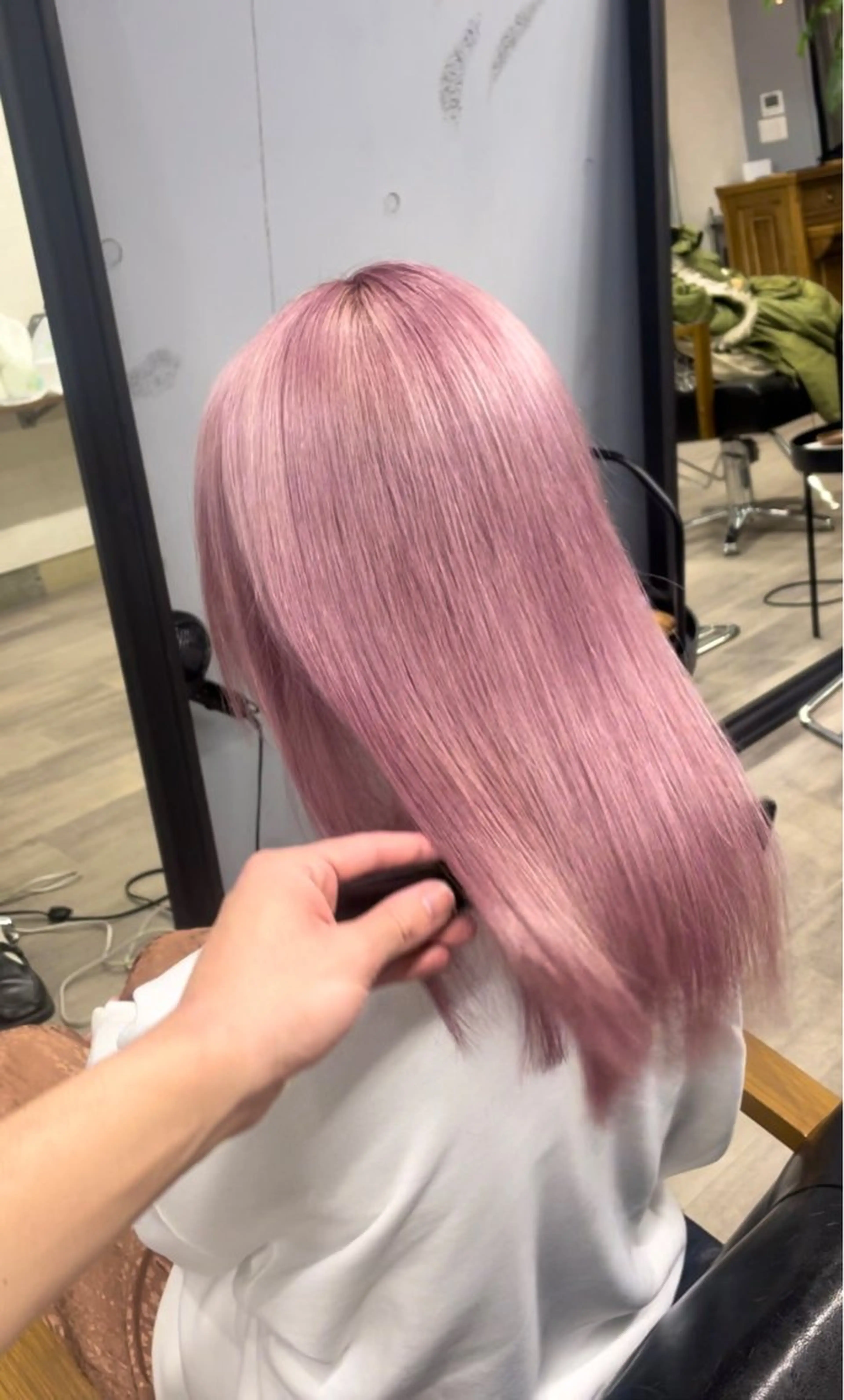 セミロング カラー ブリーチ ピンクカラー darts所属・マツダ レンのヘアスタイル