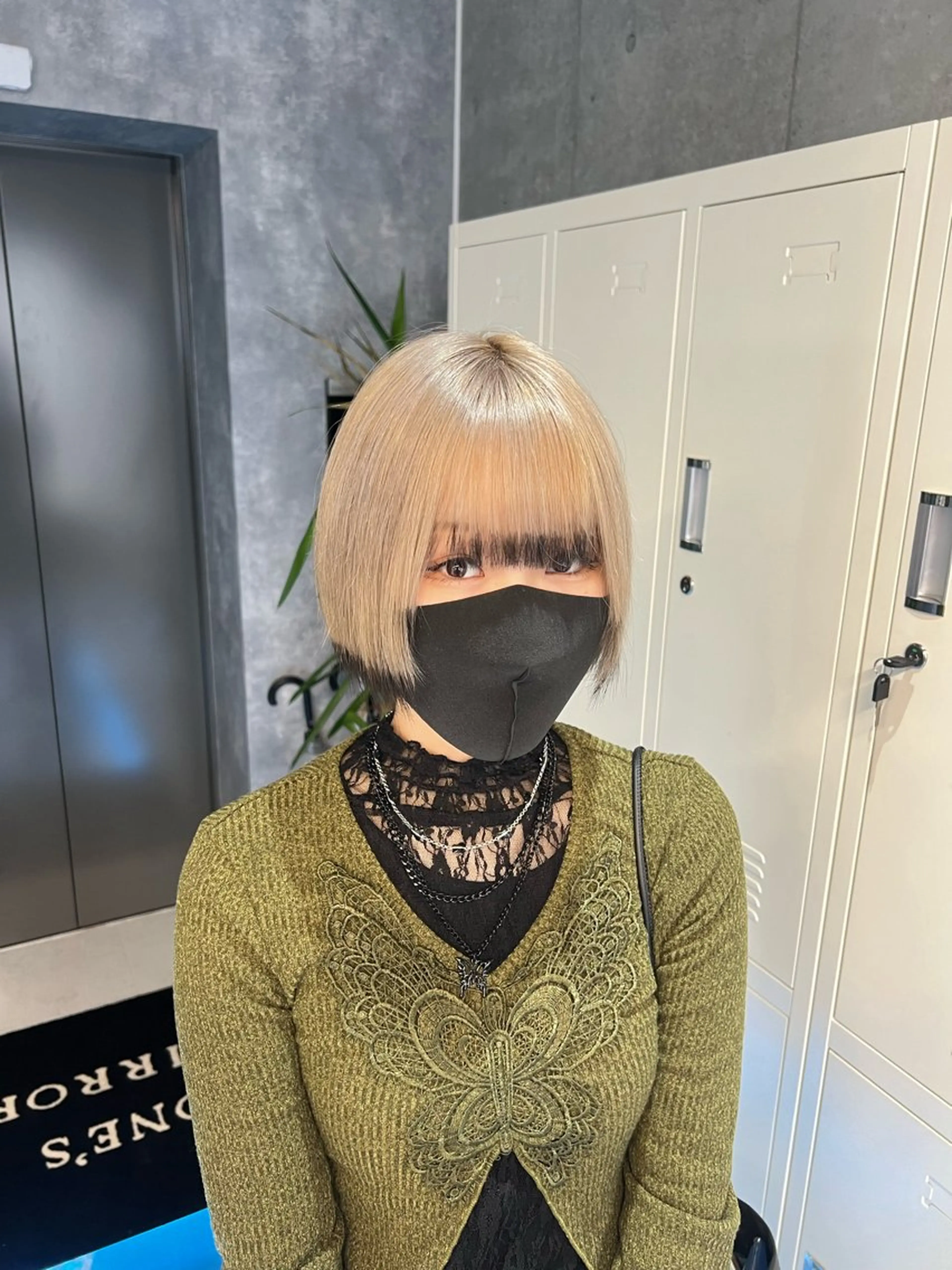 ミディアム カラー ヘアカラー トリートメント ヘアセット 👑高評価多数エク ステ×ハイトーン唯澄のヘアスタイル