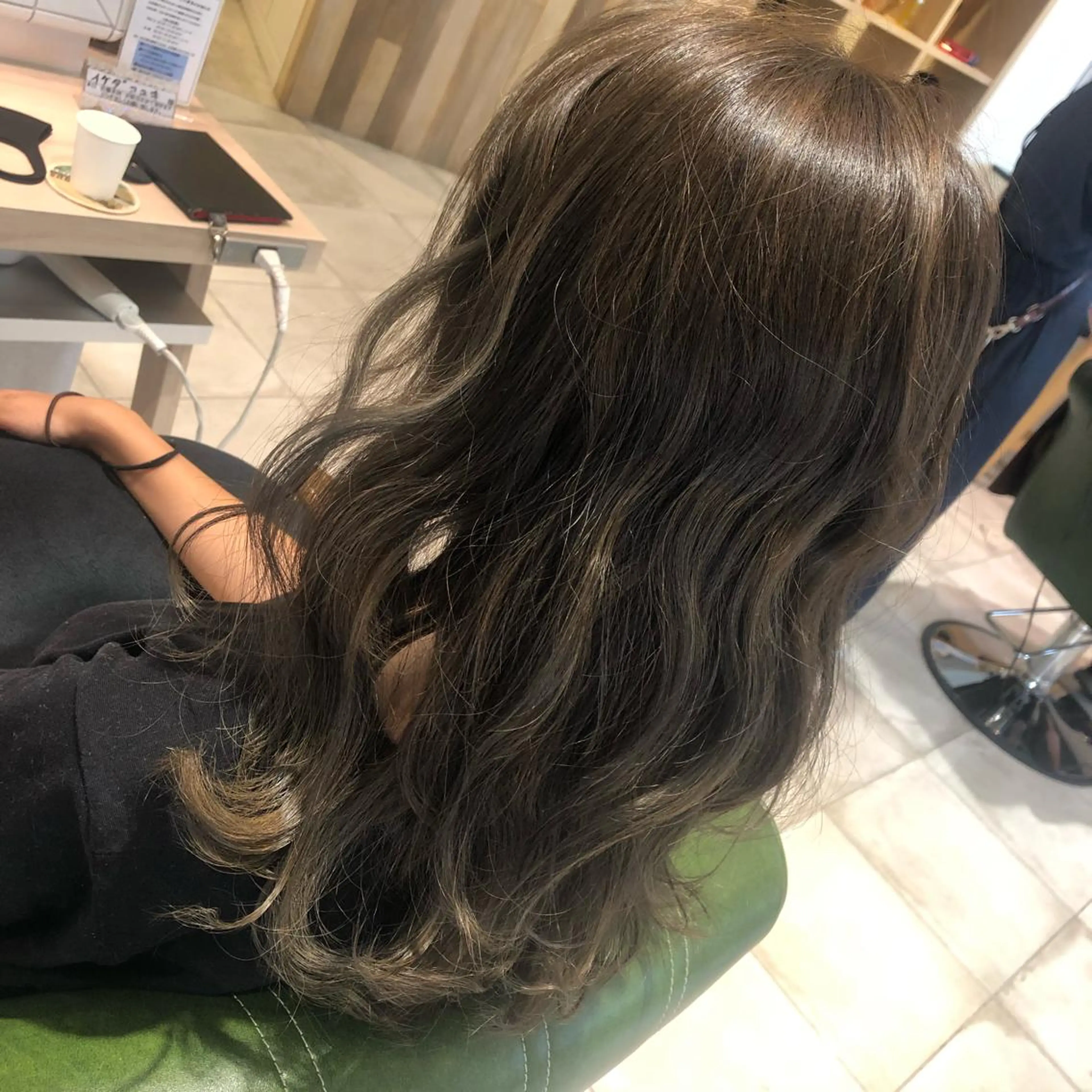 ロング カラー アッシュ ハイライトカラー オリーブアッシュ ハイライト EARTH志木/佐藤 氷河のヘアスタイル