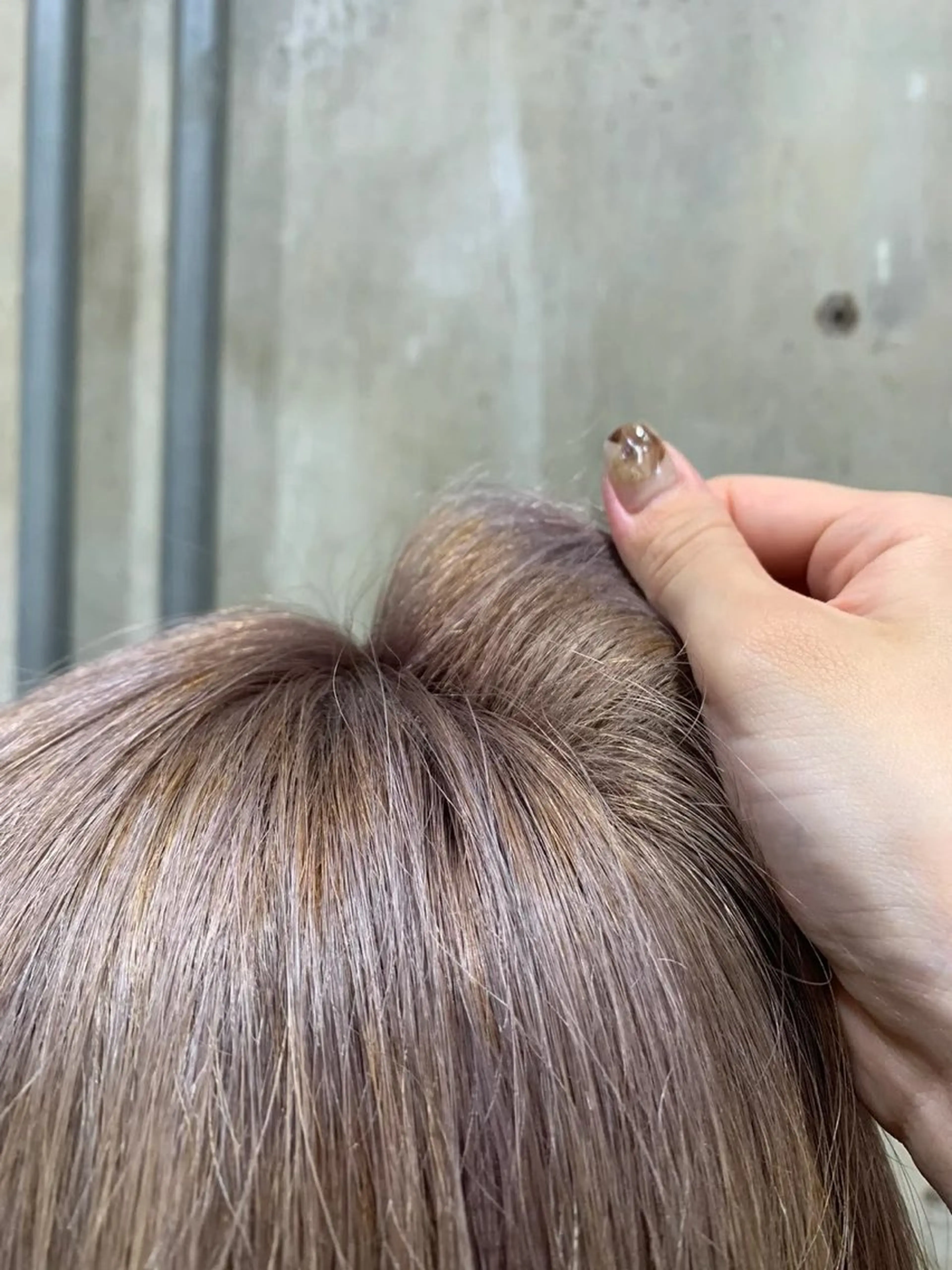 ミディアム カラー ブリーチ ワタナベ アオイのヘアスタイル