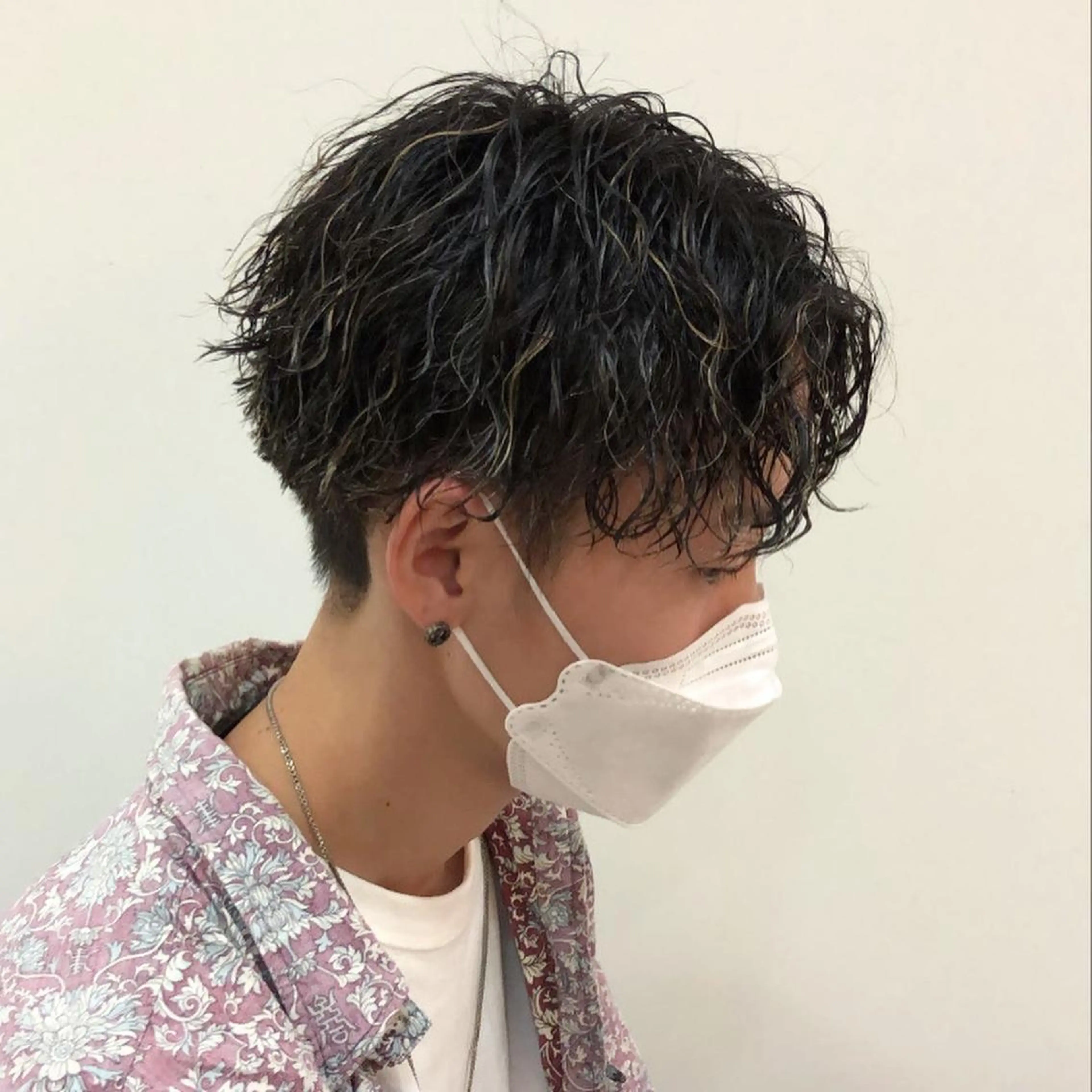 パーマ メンズ メンズハイライト メンズパーマ ツイストスパイラルパーマ スパイラルパーマ パーマ メンズパーマのプロ 川野翔太のヘアスタイル