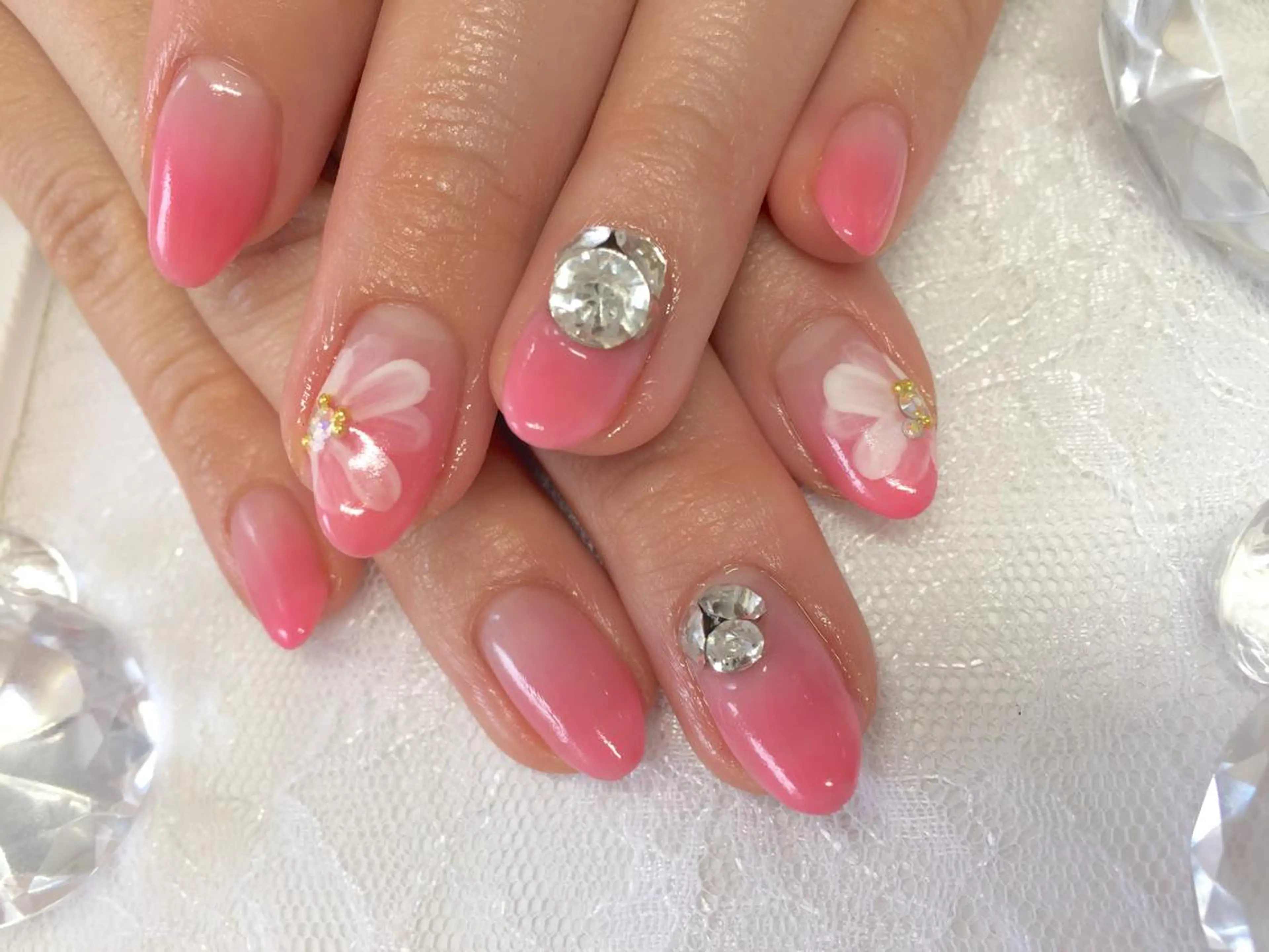 ネイル ゴージャス ピンク ストーンネイル Nail &Beauty Salon ☆Kirari☆所属・ビューティサロン ☆Kirari☆のネイルデザイン