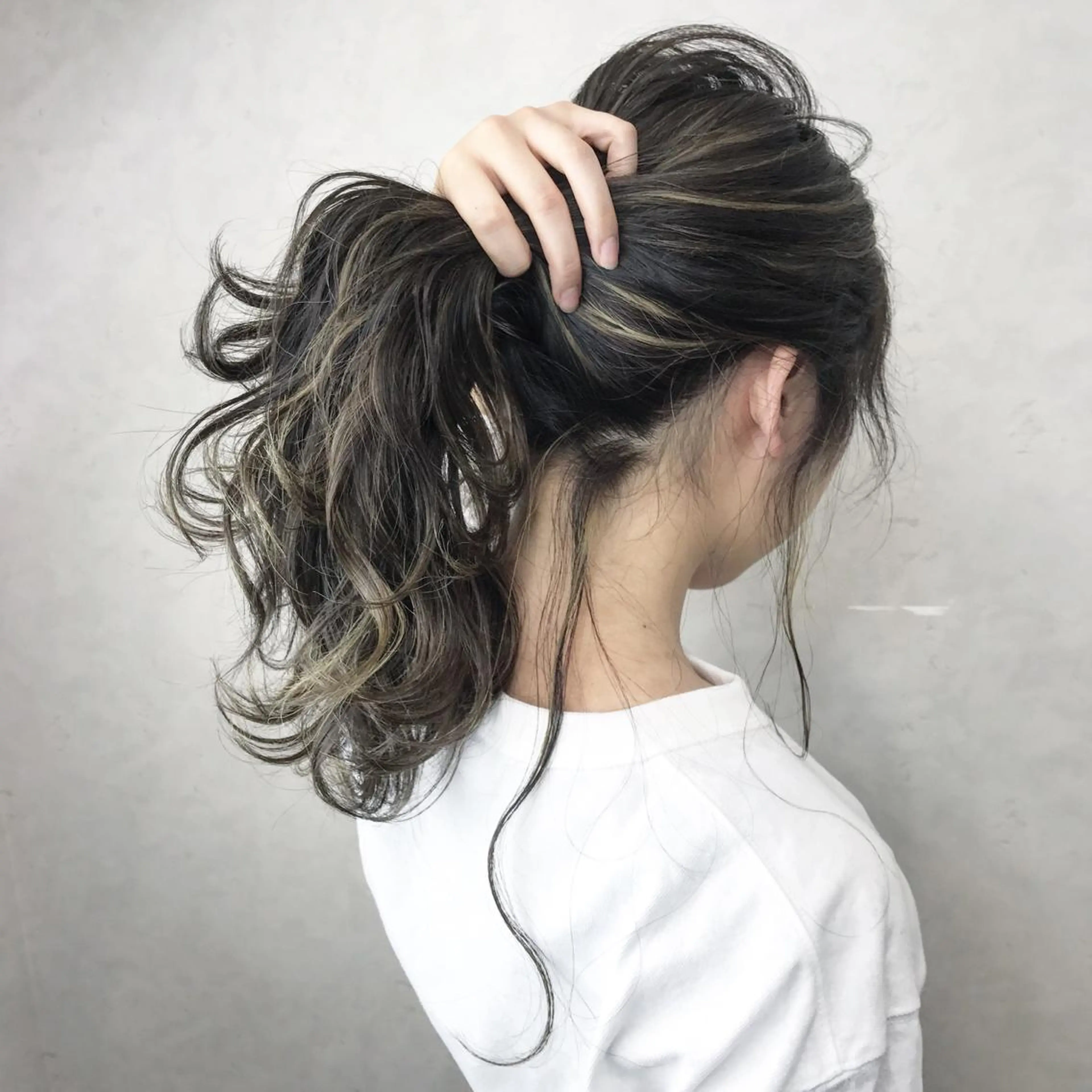 ロング カラー グレージュ ハイライトカラー ハイライト ヘアカラー TATSUYA アートディレクターのヘアスタイル
