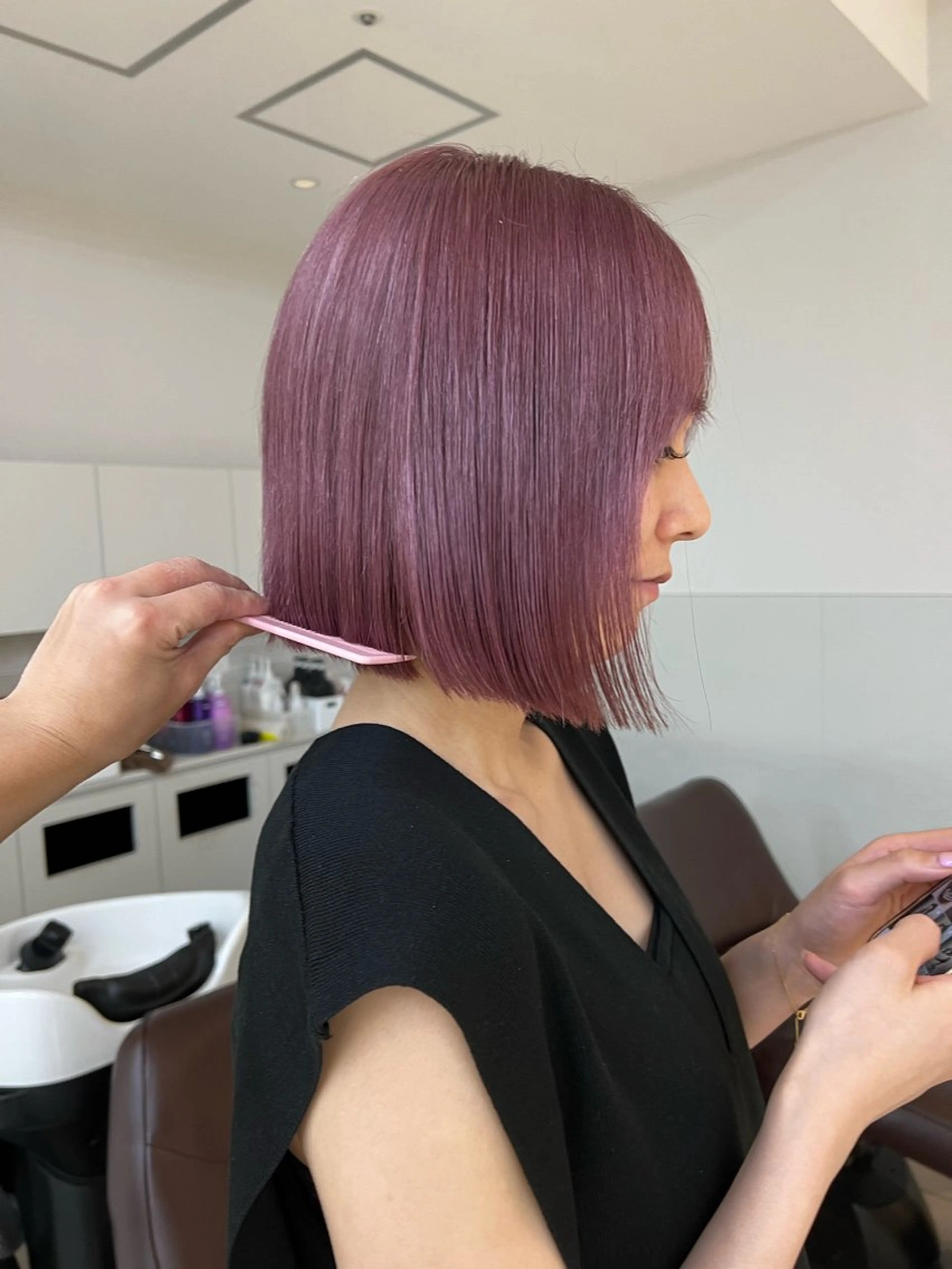 ショート カラー アッシュ アッシュブラウン ブリーチ ブラウンカラー ケアブリーチ ヘアカラー トリートメント ヘアセット ニュアンスレイヤー ハイトーンカラーのヘアスタイル