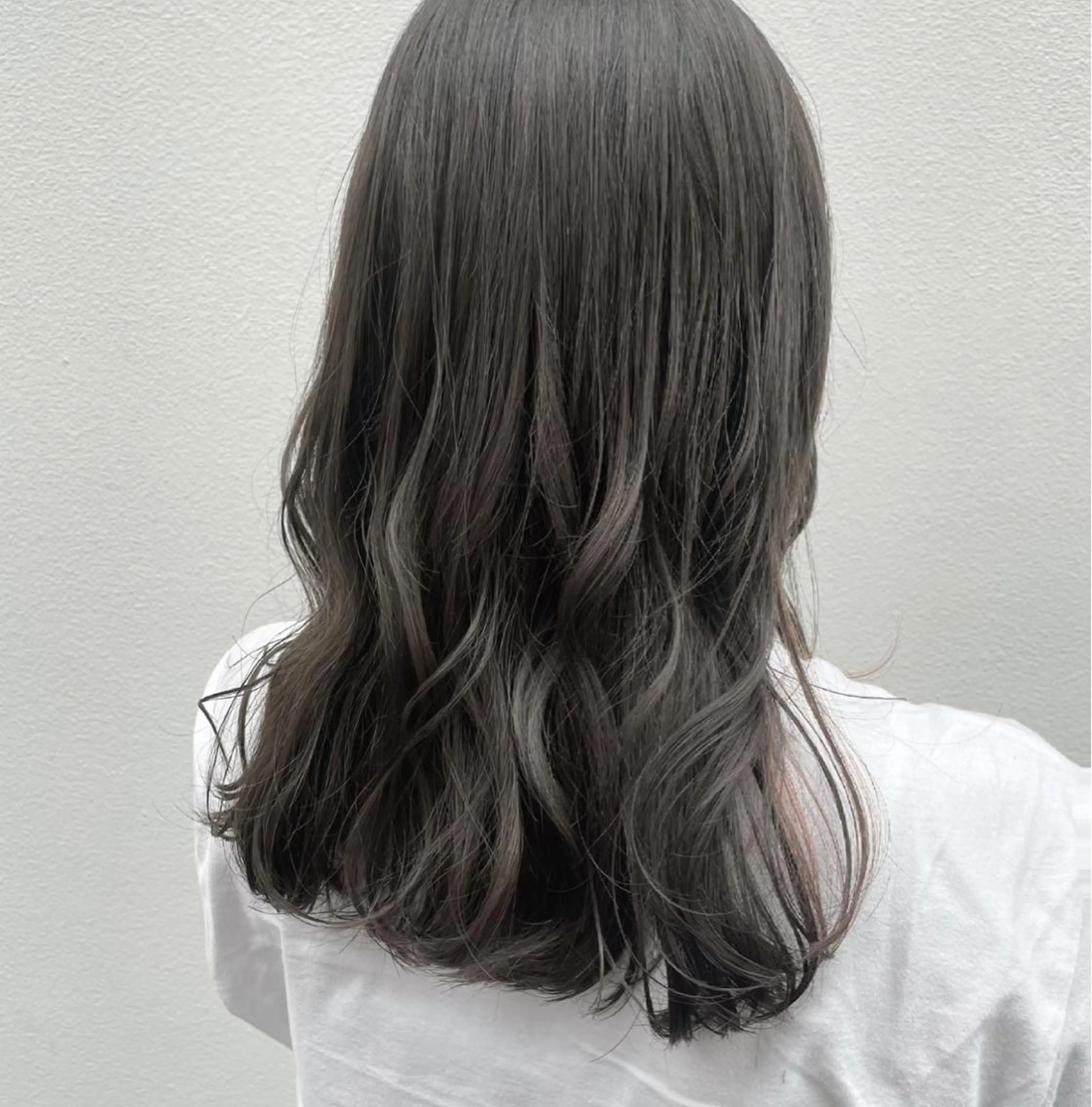 セミロング カラー カット ヘアカラー トリートメント 坂田 友梨奈のヘアスタイル