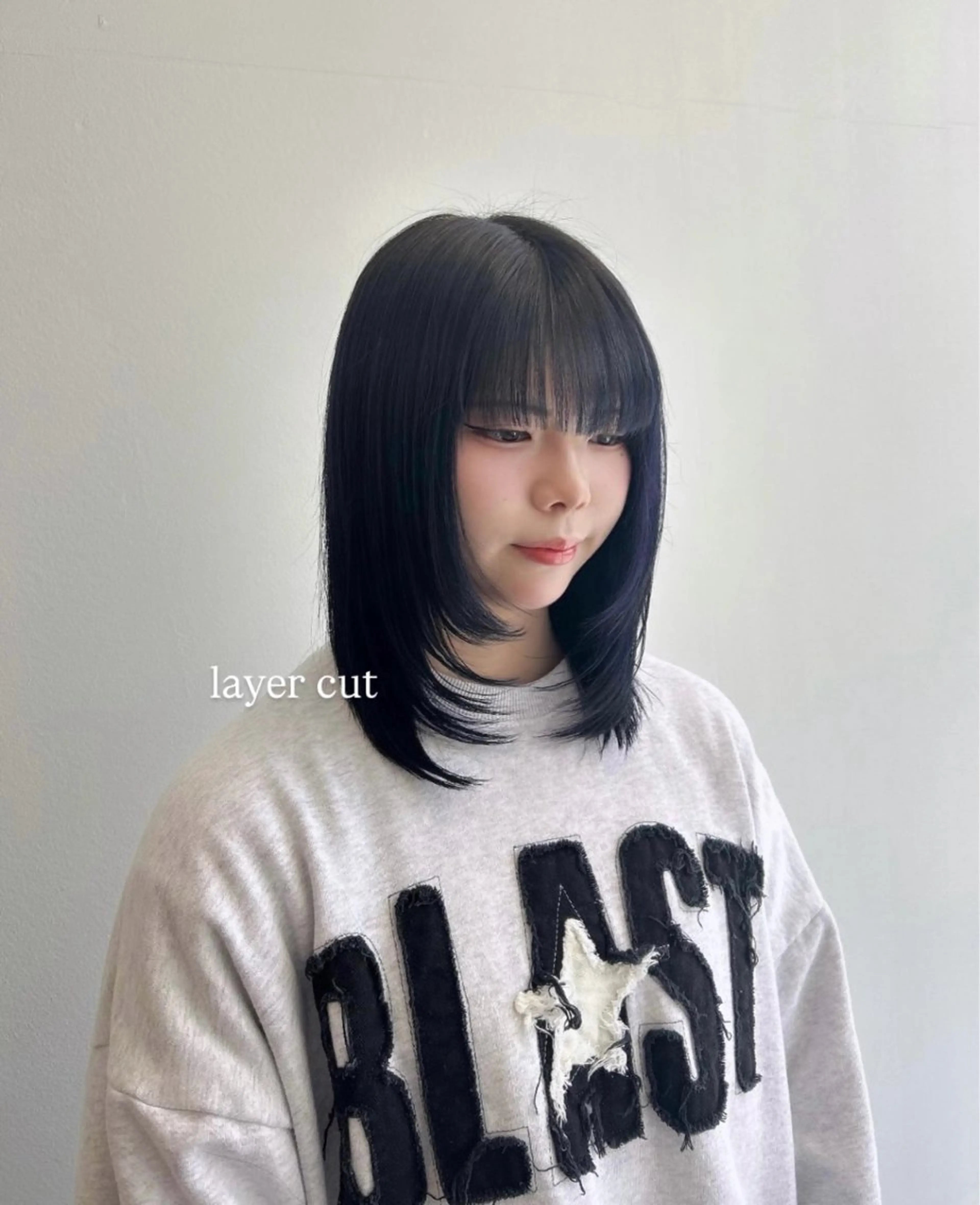 ミディアム 韓国レイヤー 🩶丸岡優里のヘアスタイル