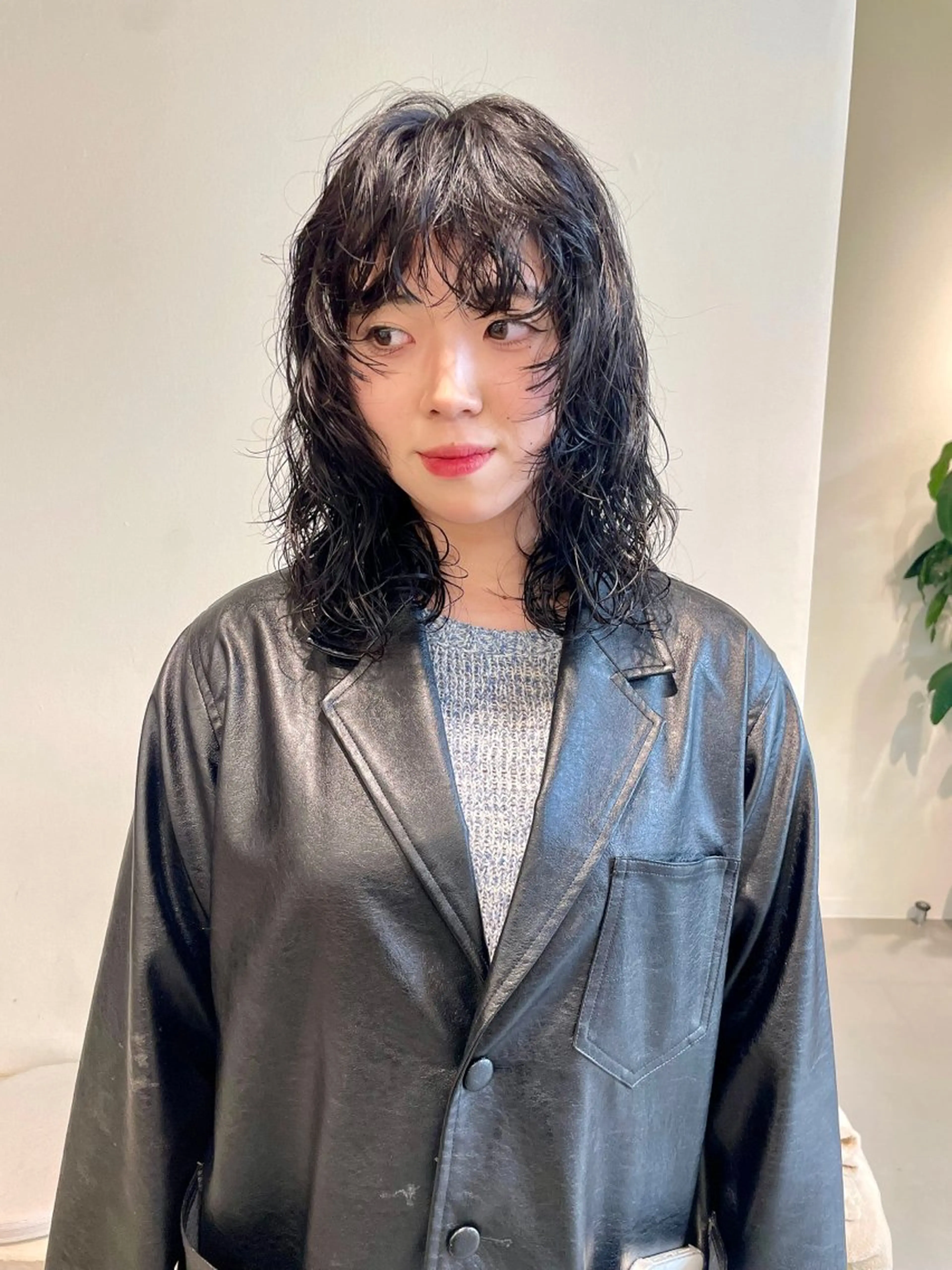 ミディアム パーマ ミディアムパーマ デザインカット レイヤーカット ウルフカット 小岩 荘太のヘアスタイル