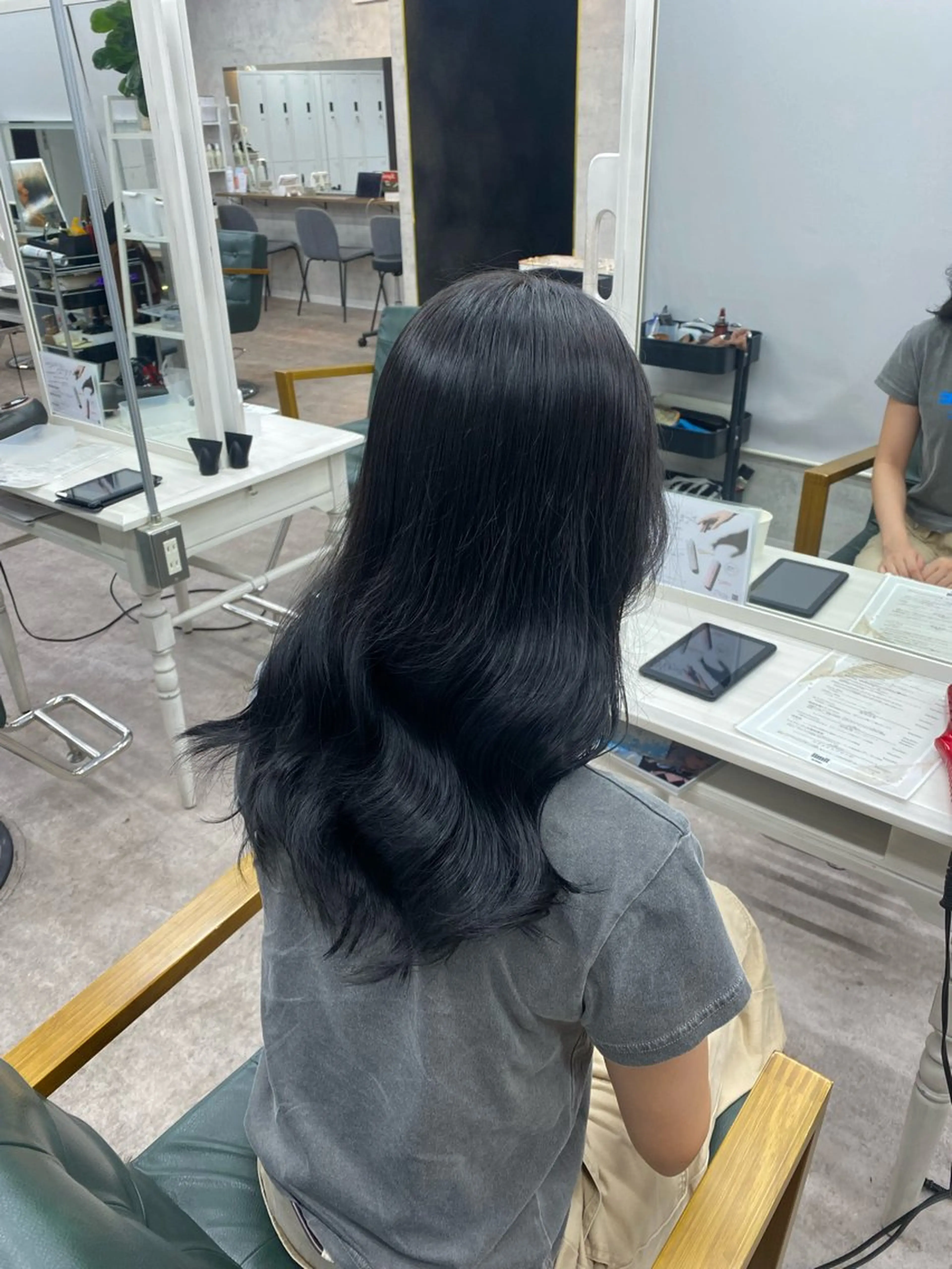 セミロング ヘアカラー トリートメント limitみづき🌙 ブリーチカラーのヘアスタイル