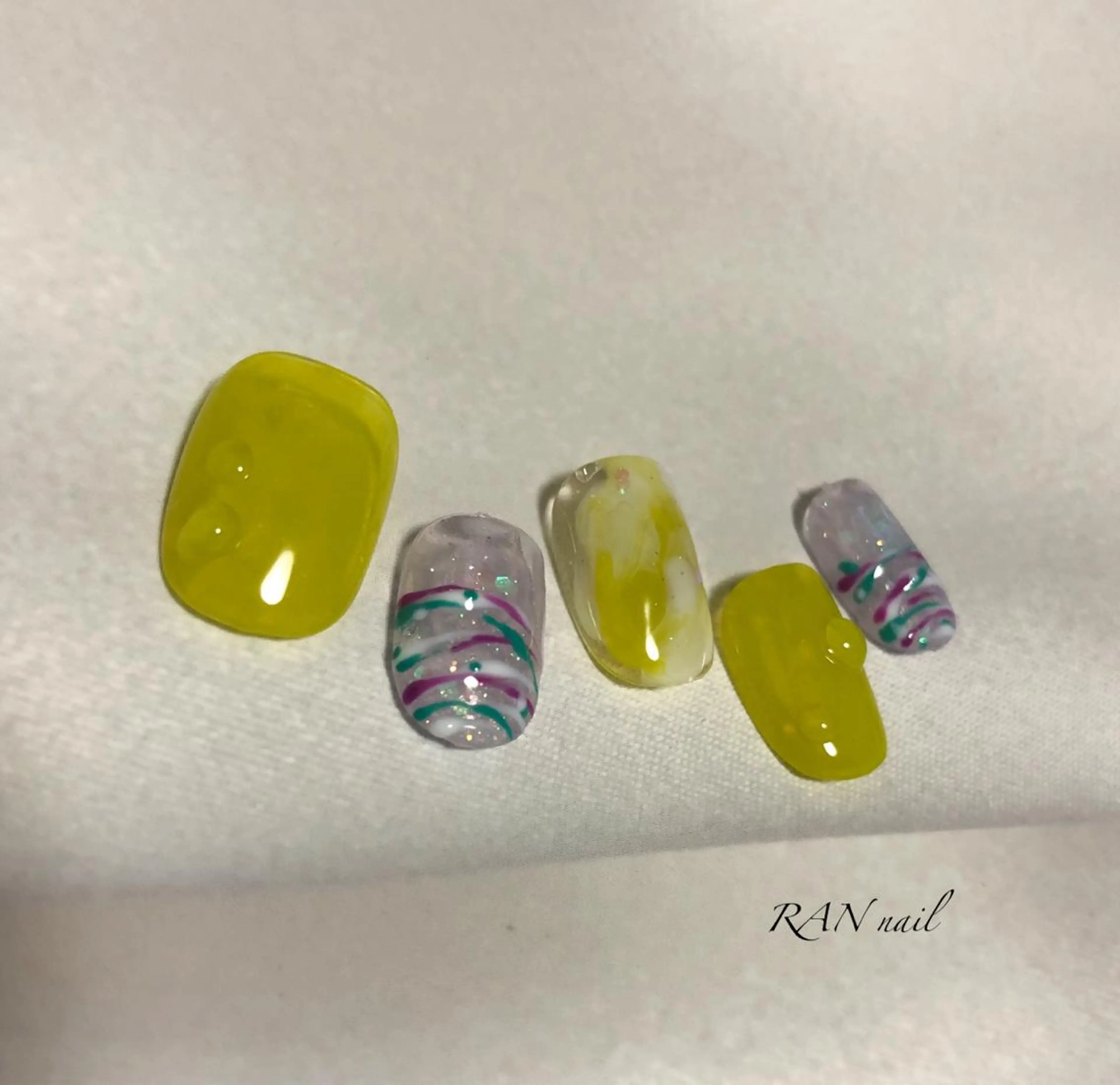 ネイル フットネイル ジェルネイル 氷ネイル・うるうるネイル キラキラネイル パラジェル ハンドネイル フットネイル RAN nail 〜ランネイル〜所属・RAN nailのネイルデザイン