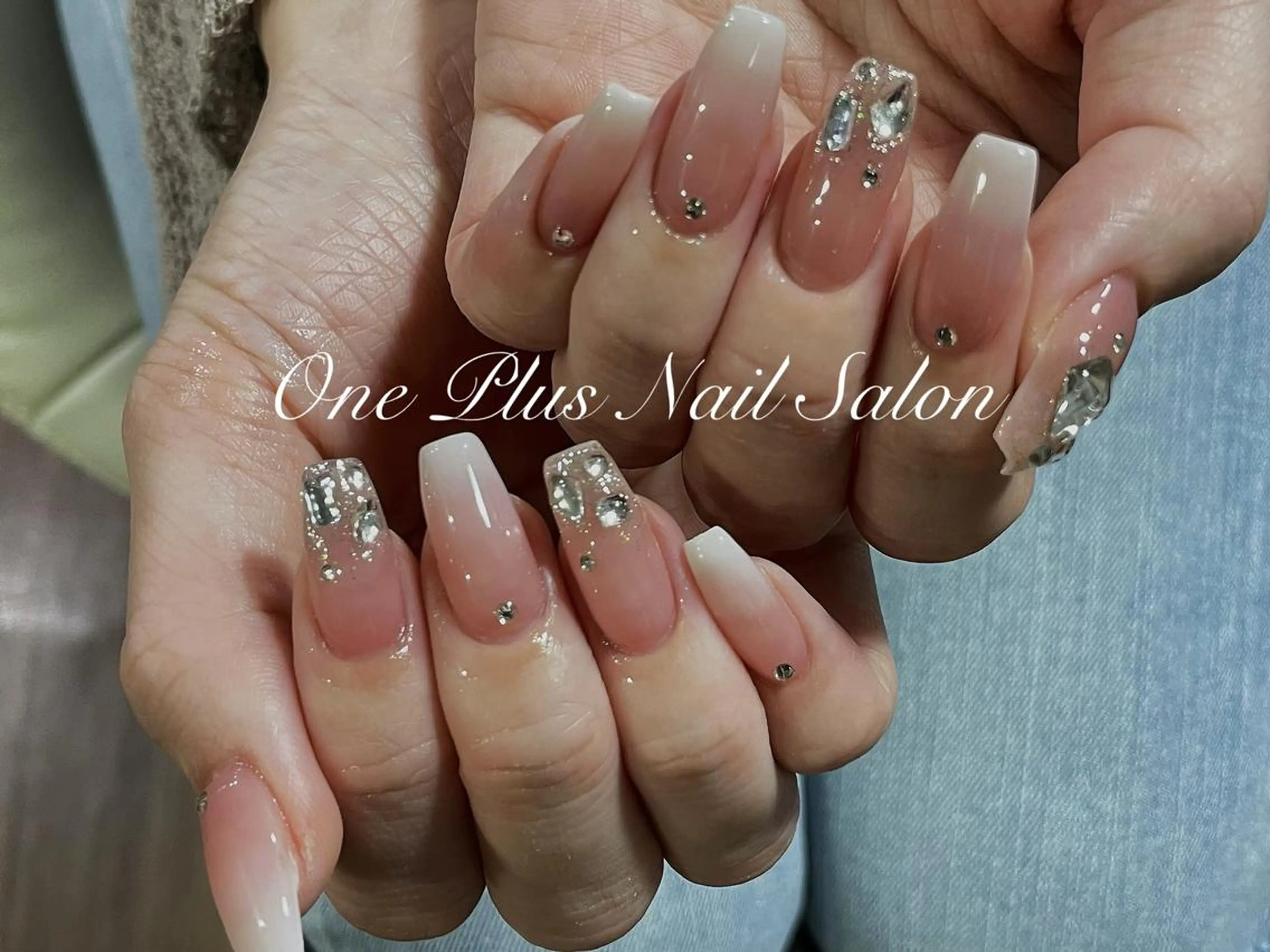 ネイル アートネイル オーロラネイル ガーリー キラキラネイル 韓国ネイル One Plus Nail Salonのネイルデザイン