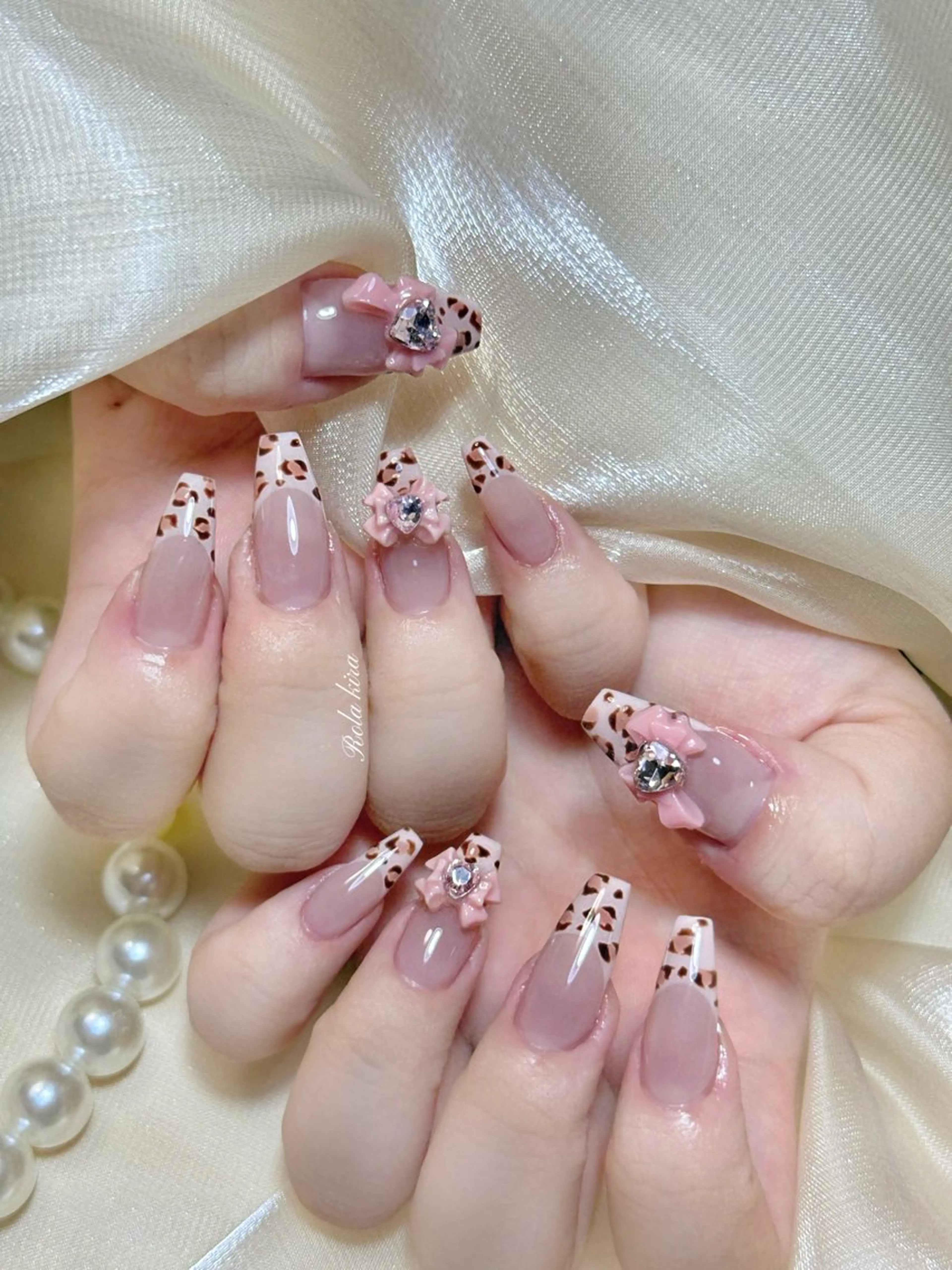 ネイル フレンチネイル ジェルネイル ガラスフレンチ マグネットネイル パラジェル ハンドネイル Rola kira nail salon所属・Rola kira 麗のネイルデザイン