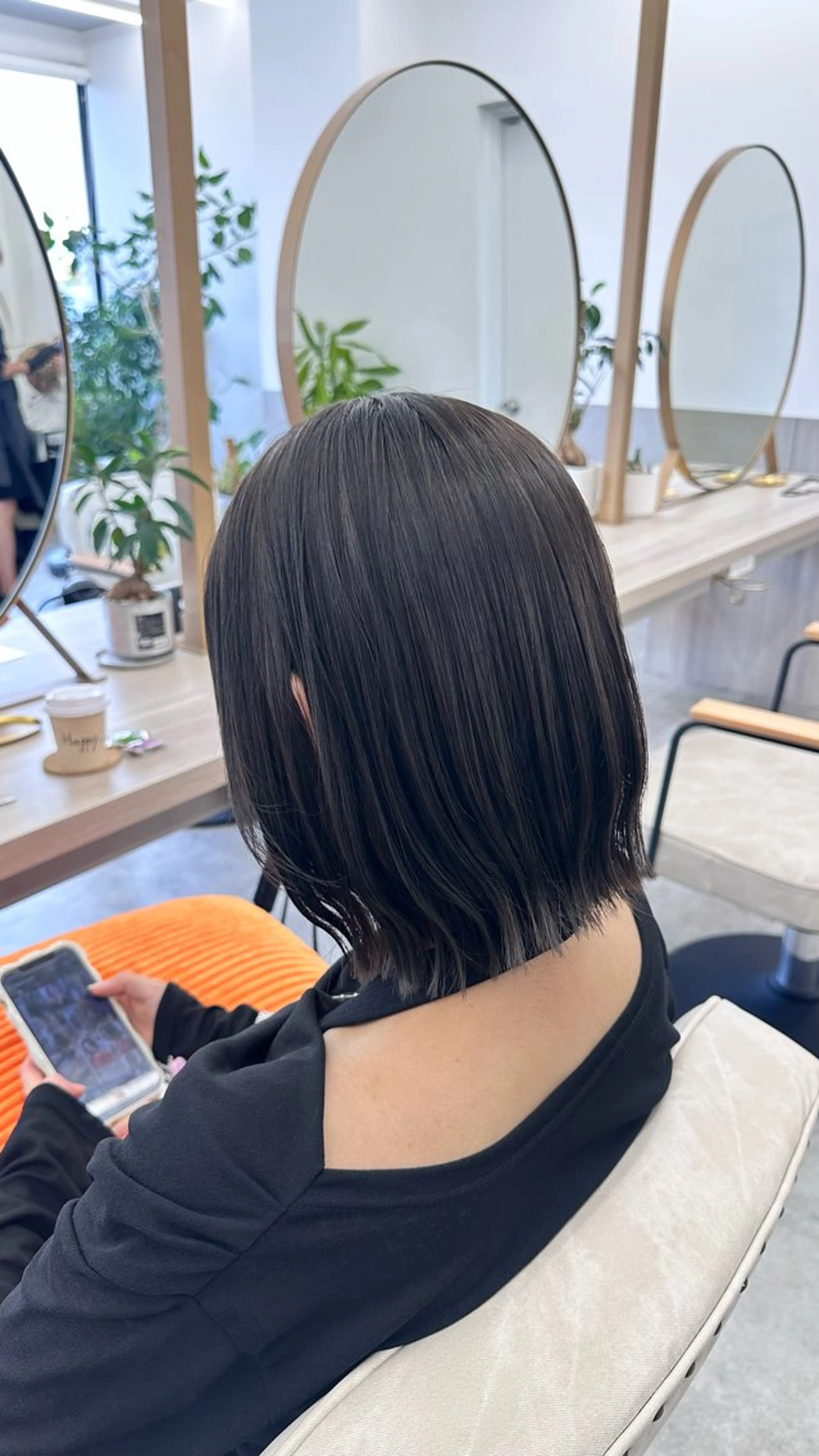 【人気No.2✨️】レイヤーカット+透明感カラー(ブリーチ無)+𝐀𝐮𝐣𝐮𝐚トリートメントの写真