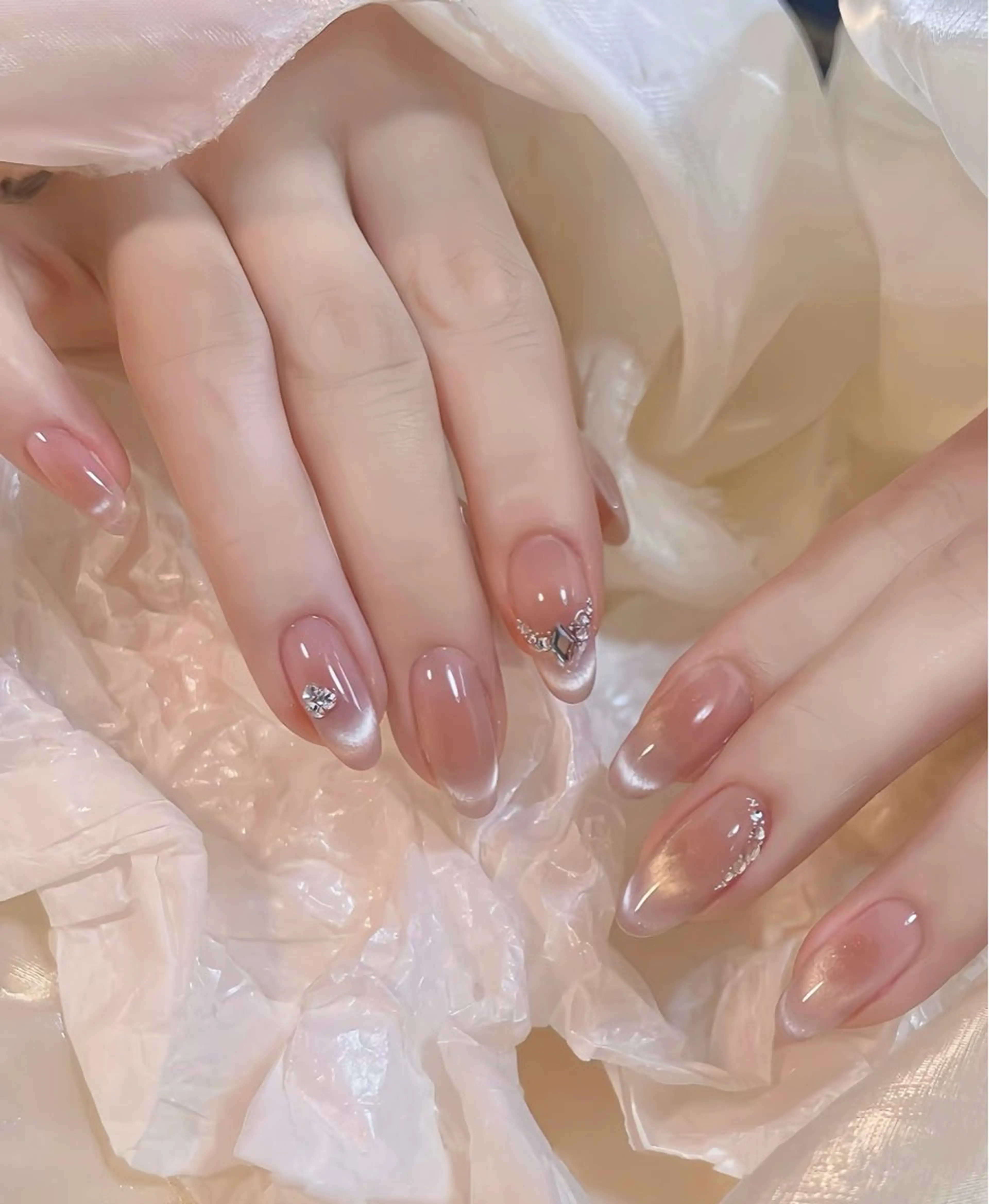 ネイル 持ち込み ストーンネイル ハンドネイル Liora ネイルサロン所属・Liora nail salonのネイルデザイン