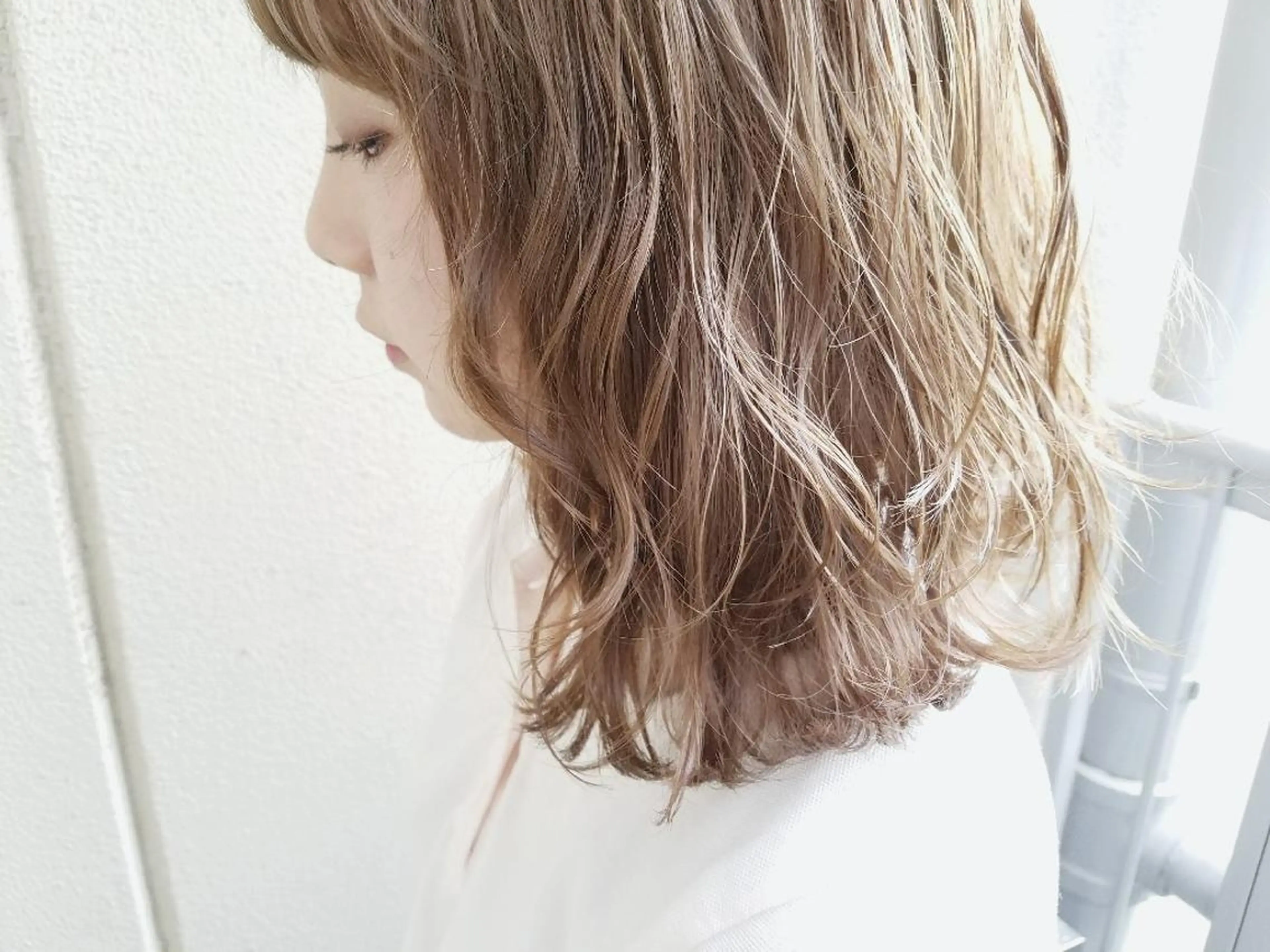 ミディアム カラー アッシュ ベージュカラー ハイライトカラー ハイライト ウルフ、ボブ美容師 今井のヘアスタイル