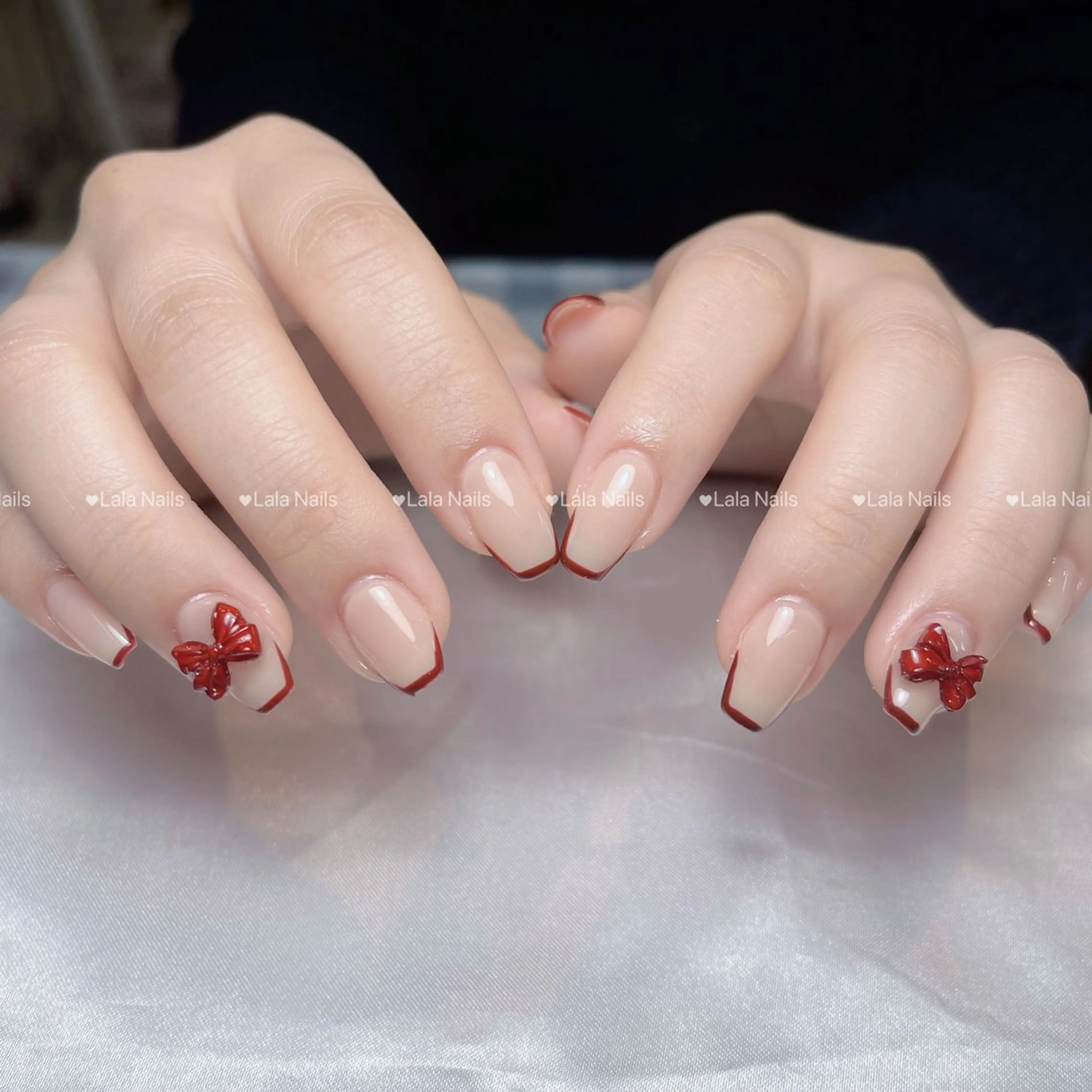 ネイル アートネイル 長さ出し フレンチネイル グラデーション キラキラネイル Lala Nails所属・Lala Nailsのネイルデザイン