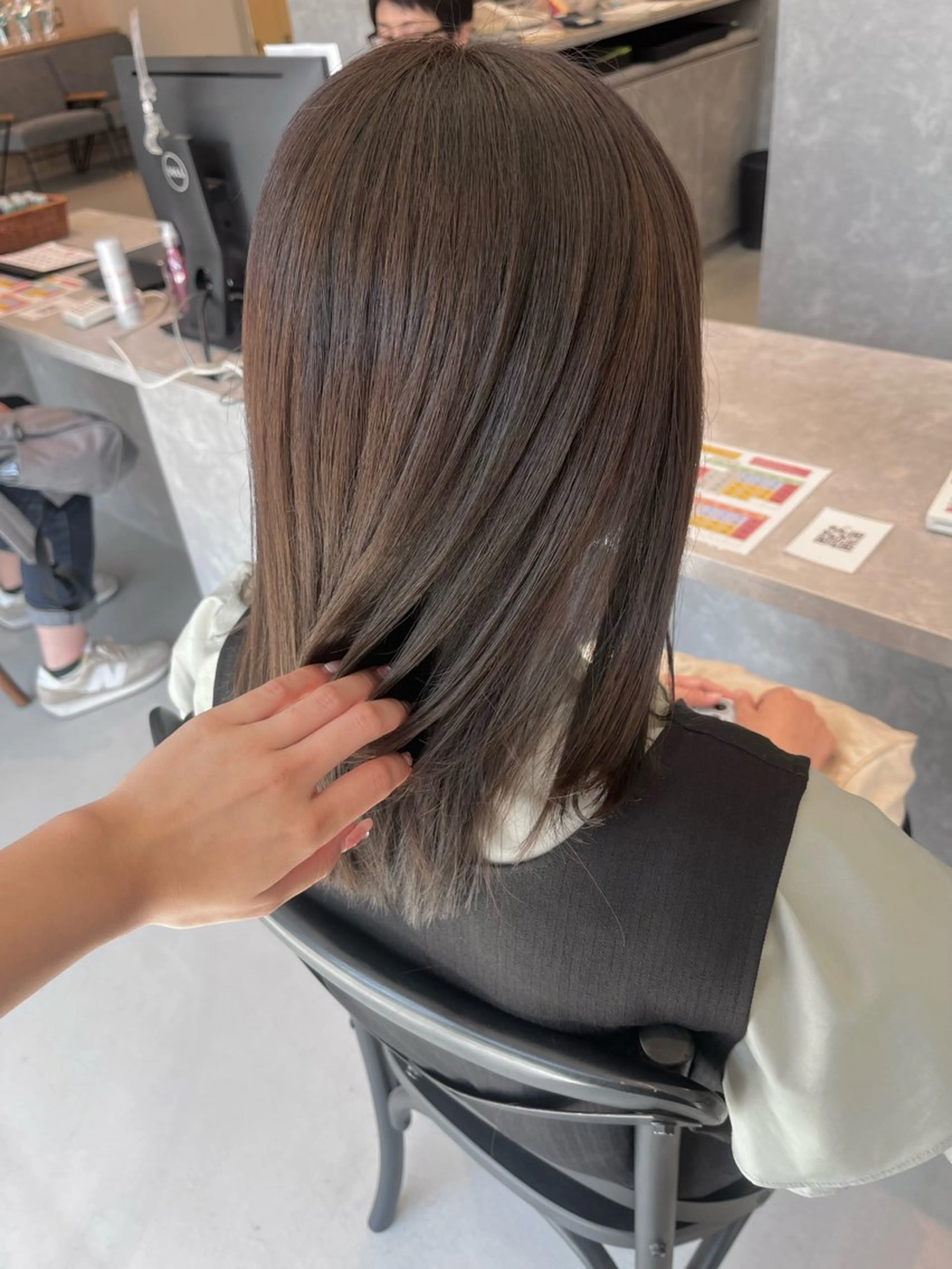 ミディアム カラー グレージュ 透明感カラー🫧🌈 似合わせカット✂︎のヘアスタイル