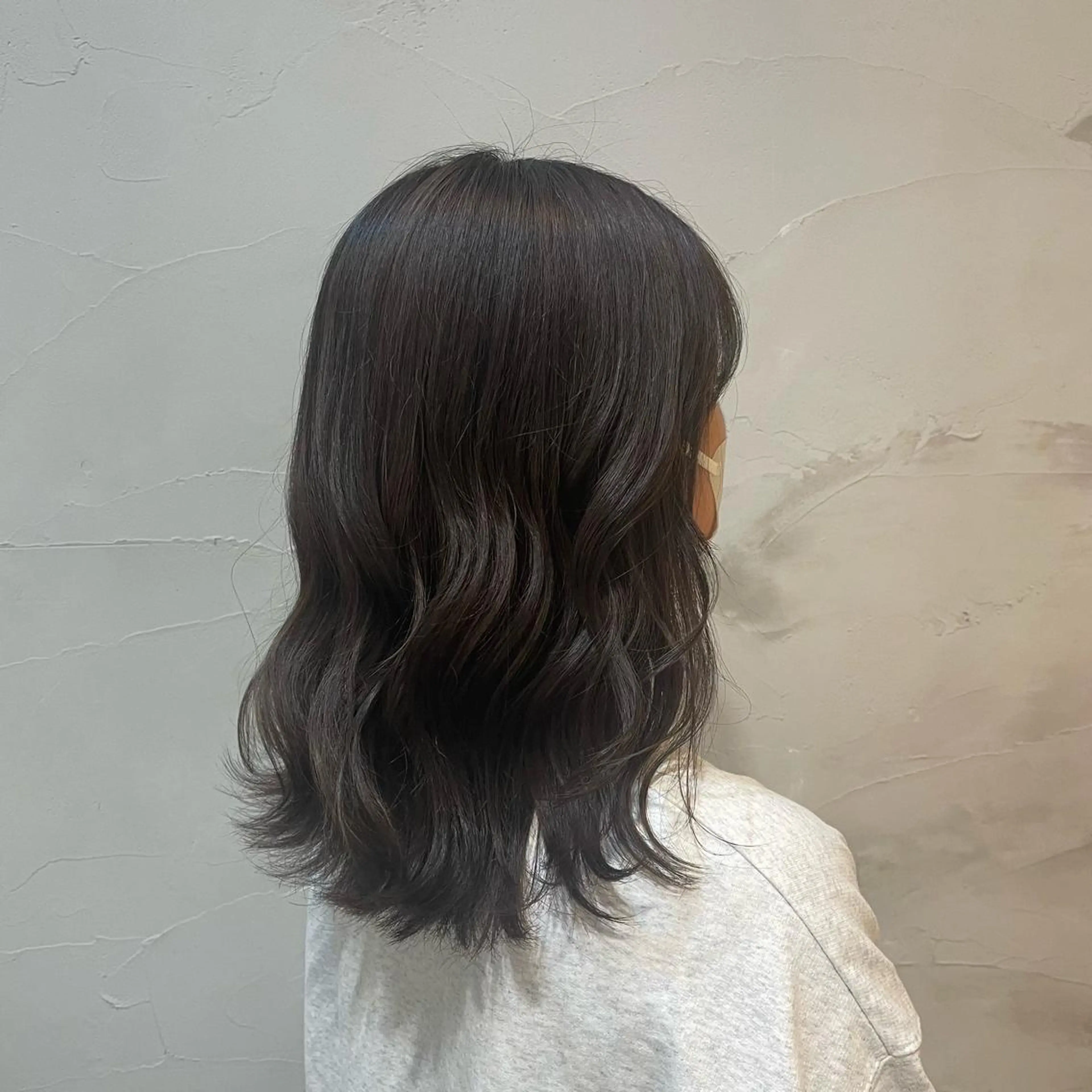 セミロング カラー グレージュ ラベンダーカラー ラベンダーグレージュ ラベンダーグレー 阿部 胡春のヘアスタイル
