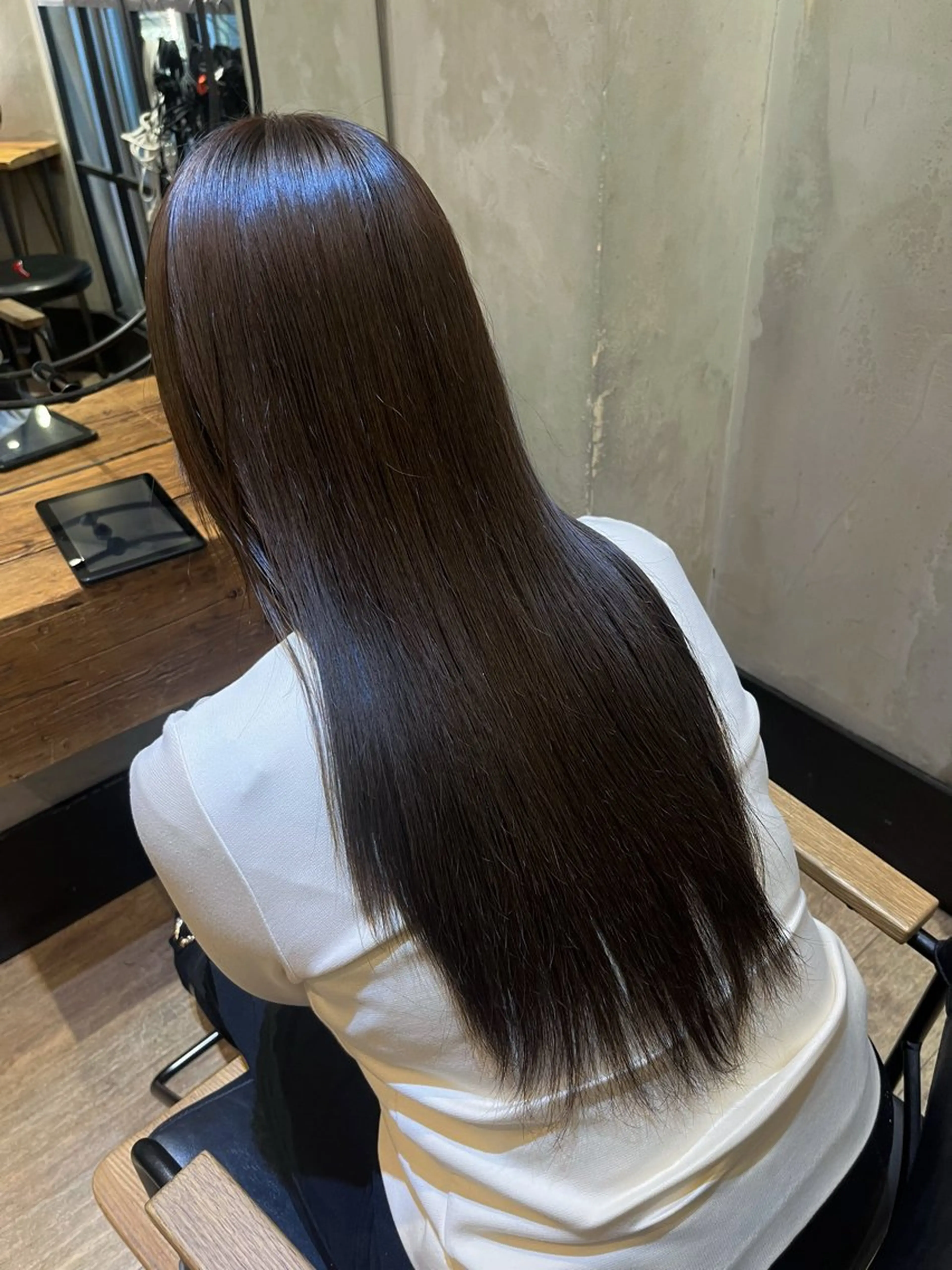 ロング カラー ベージュカラー オリーブベージュ 屋形 咲也のヘアスタイル
