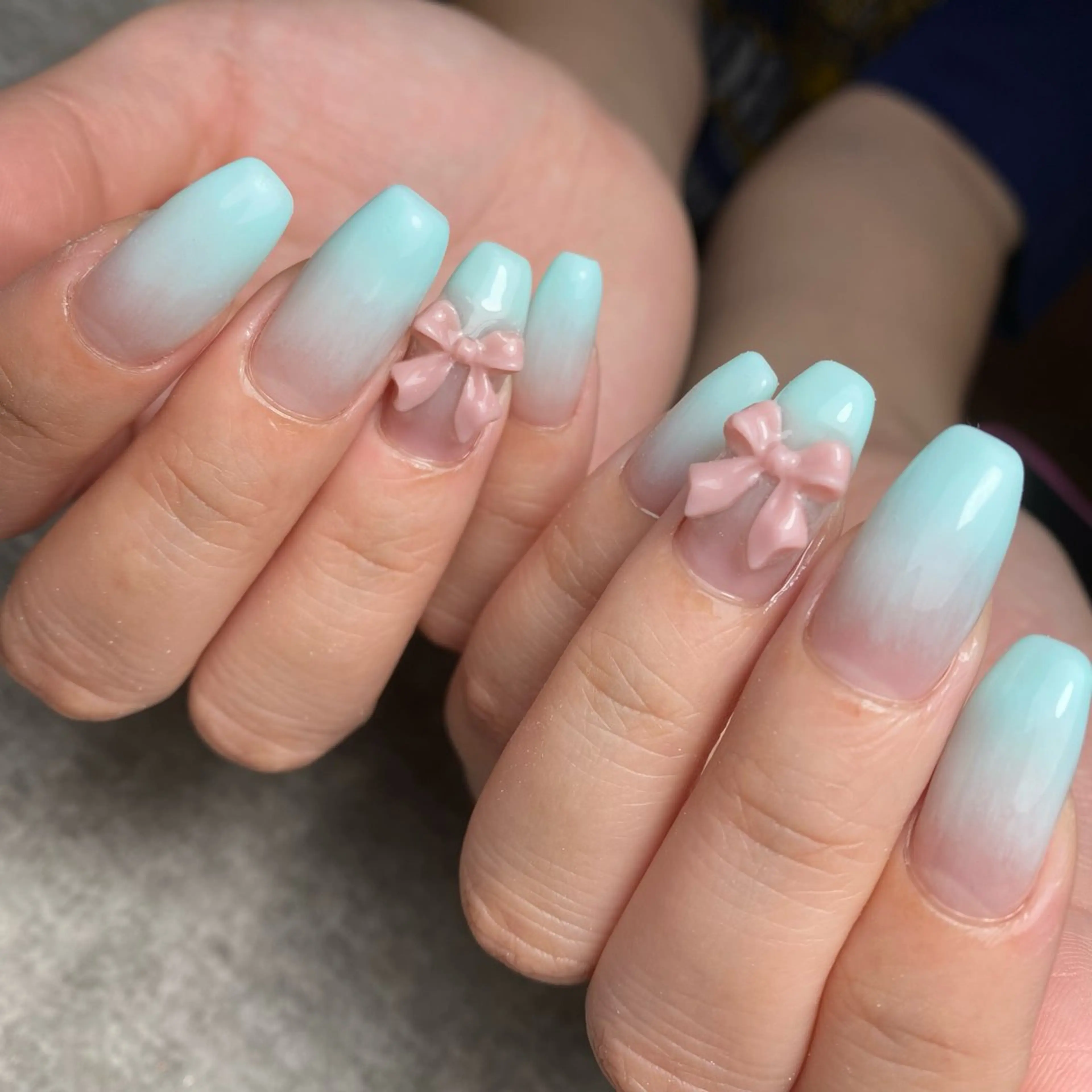 ネイル ブルー グラデーション リボン ハンドネイル yuki nail...のネイルデザイン