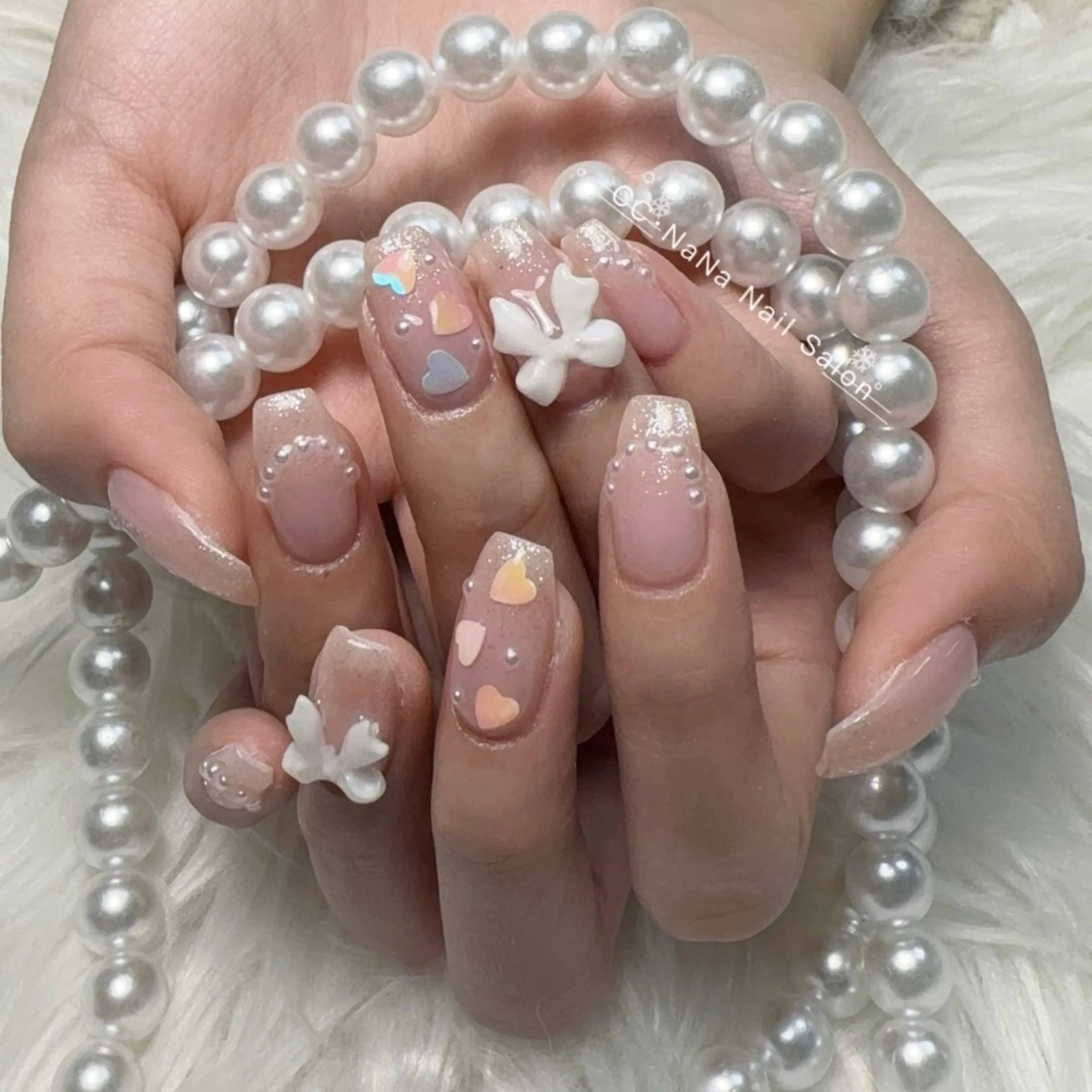 ネイル チークネイル フラッシュネイル ハート キラキラネイル 韓国ネイル ハンドネイル CC  NaNa ワンホンネイル🌙のネイルデザイン
