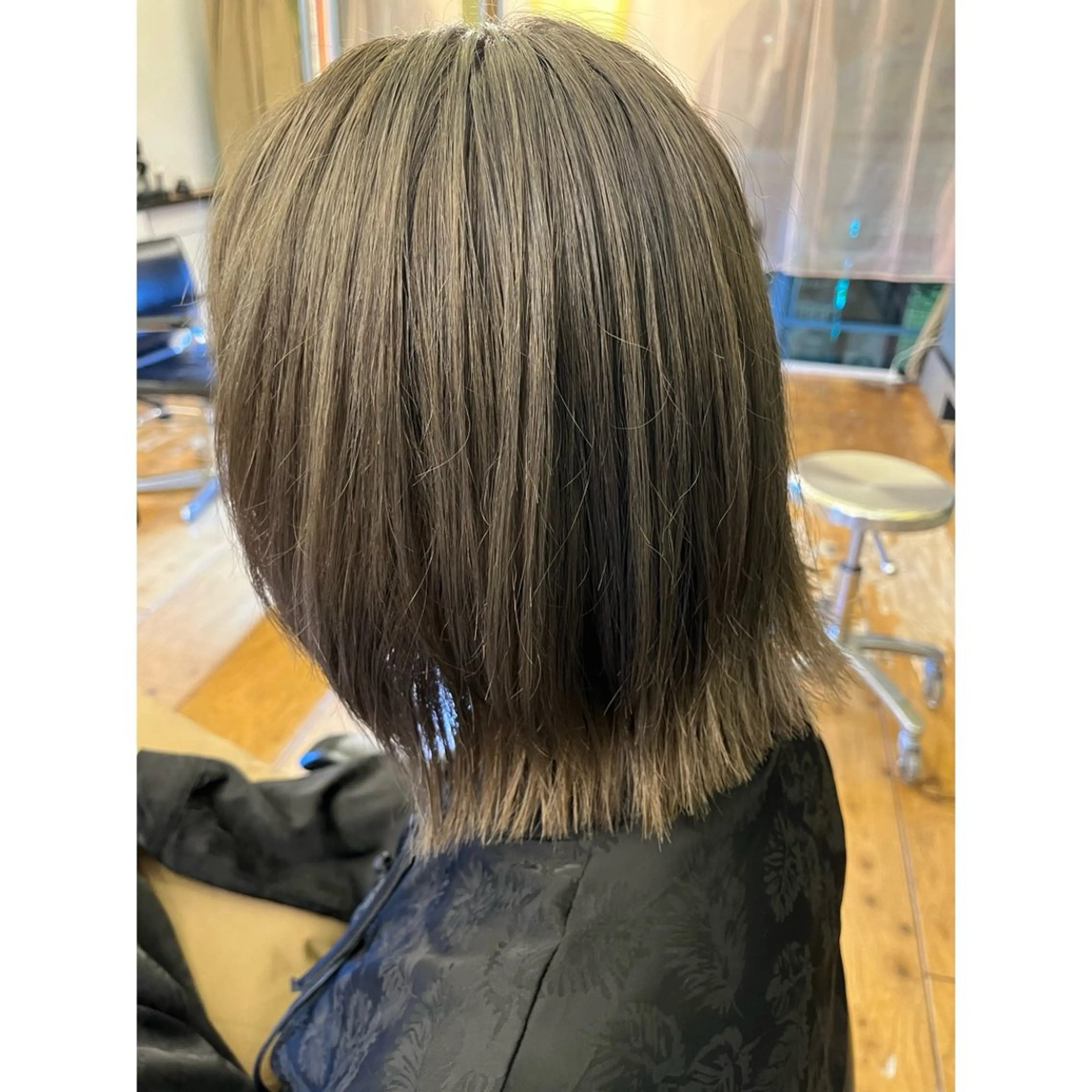 ミディアム カラー ベージュカラー ブリーチ カット ヘアカラー トリートメント Lagom なかだのヘアスタイル