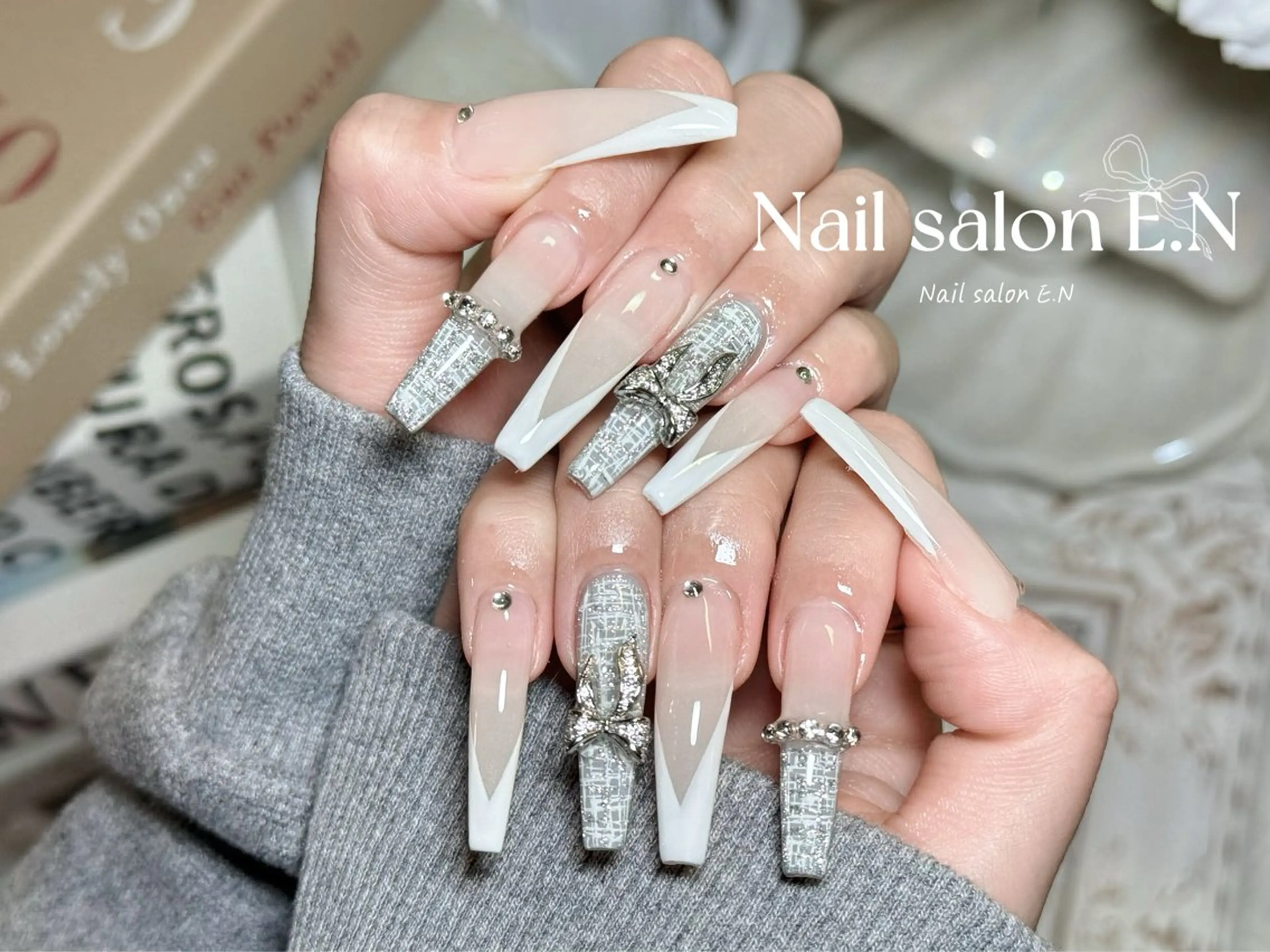 ネイル アートネイル オーロラネイル ブラウン クリアネイル フレンチネイル ハンドネイル E.N🦋 長さ出し/持ち込みのネイルデザイン