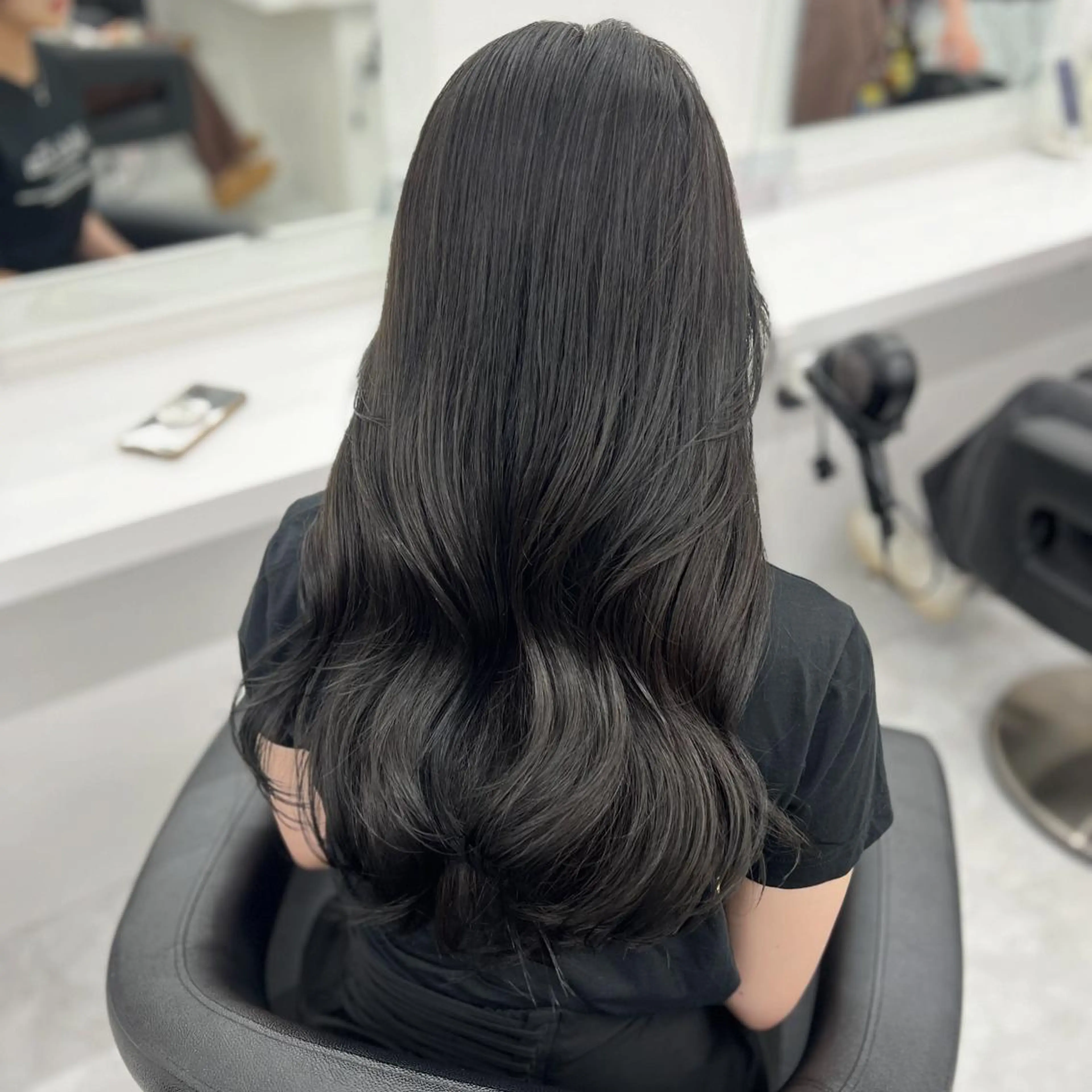 カラー 透明感暗髪🩶レイヤ ー/横浜UNITEDのヘアスタイル