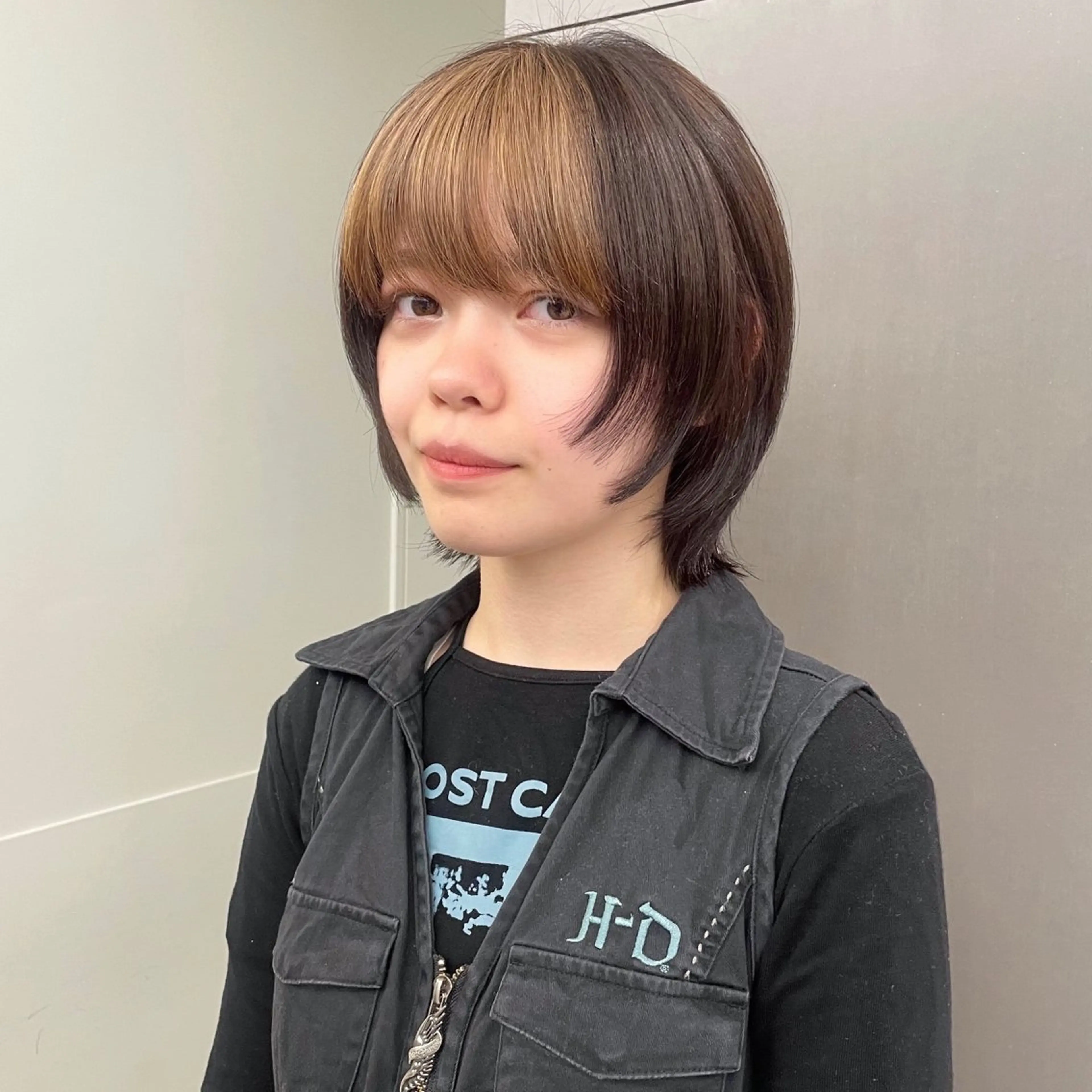 ショート カラー ベージュカラー ブリーチ 透明感カラー デザインカラー ダブルカラー ブリーチ/レイヤー 🌻Mutsumiのヘアスタイル