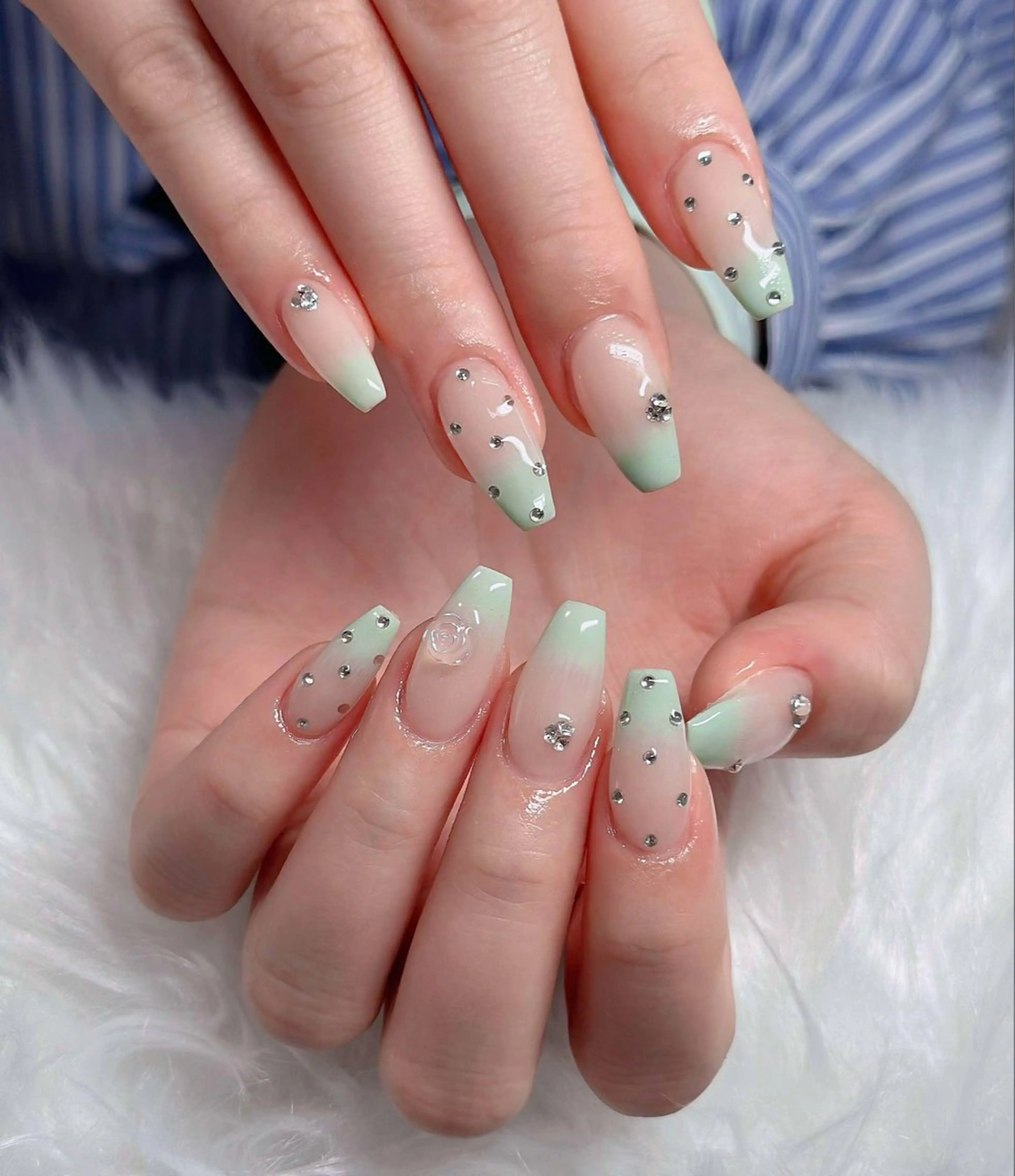 ネイル オーロラネイル フレンチネイル ジェルネイル ハロウィン キラキラネイル ハンドネイル H.baby Nail Salonのネイルデザイン